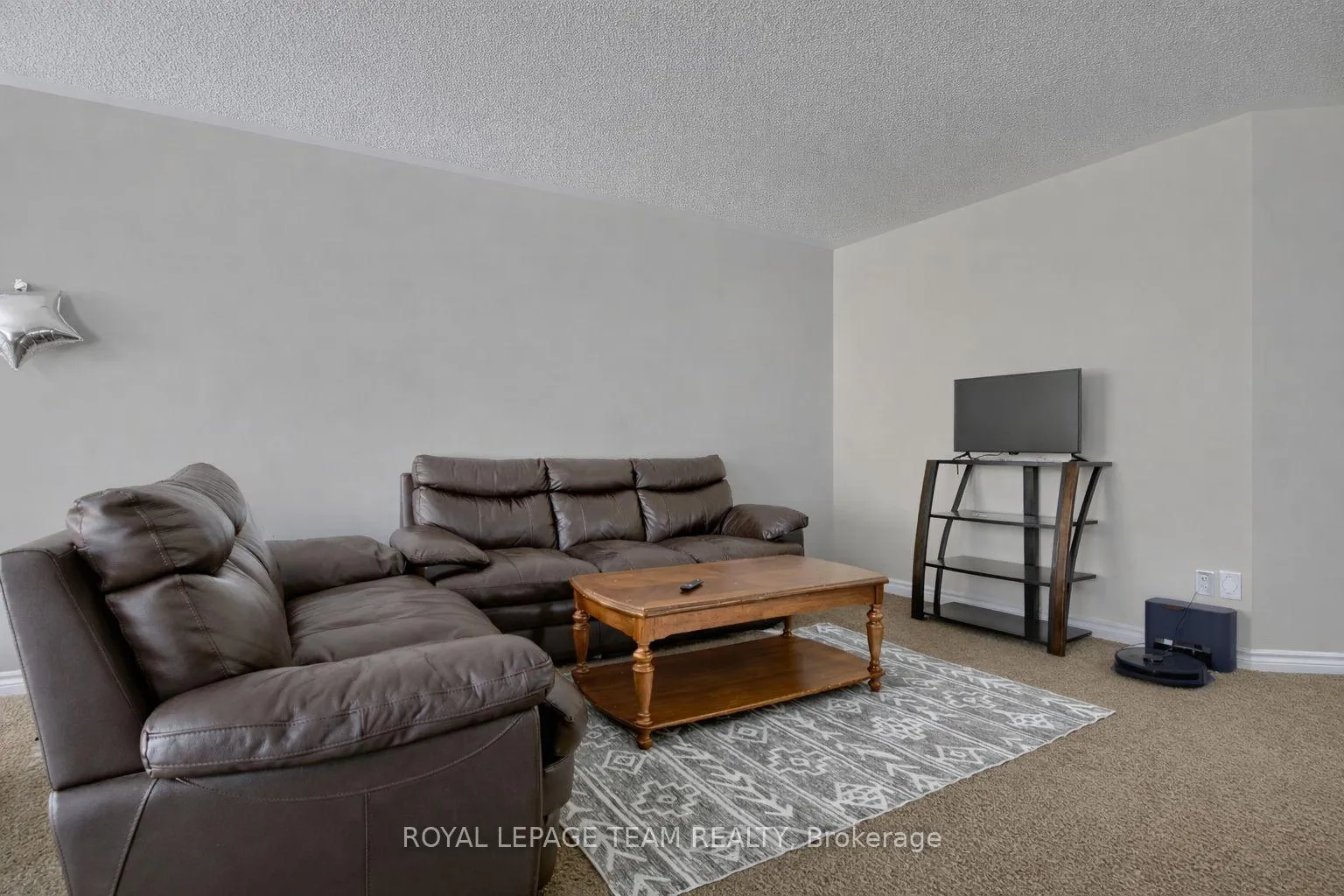 Photo 3 of 366 Tourmaline Crescent, Ottawa, Barrhaven - Strandherd — HOMEH