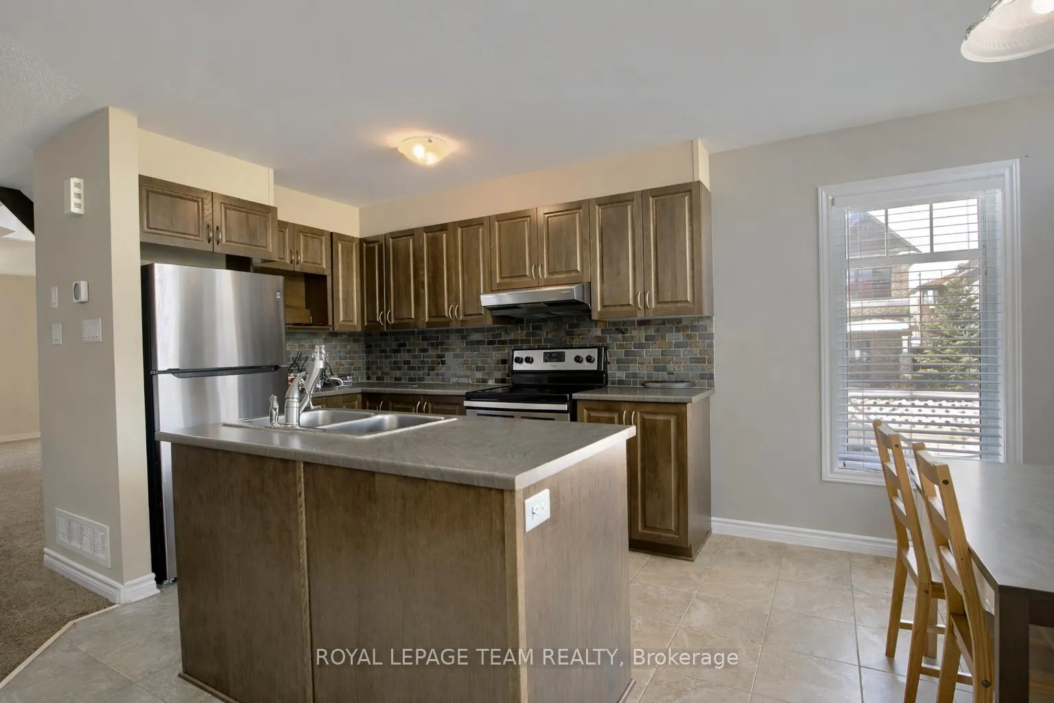 Photo 5 of 366 Tourmaline Crescent, Ottawa, Barrhaven - Strandherd — HOMEH