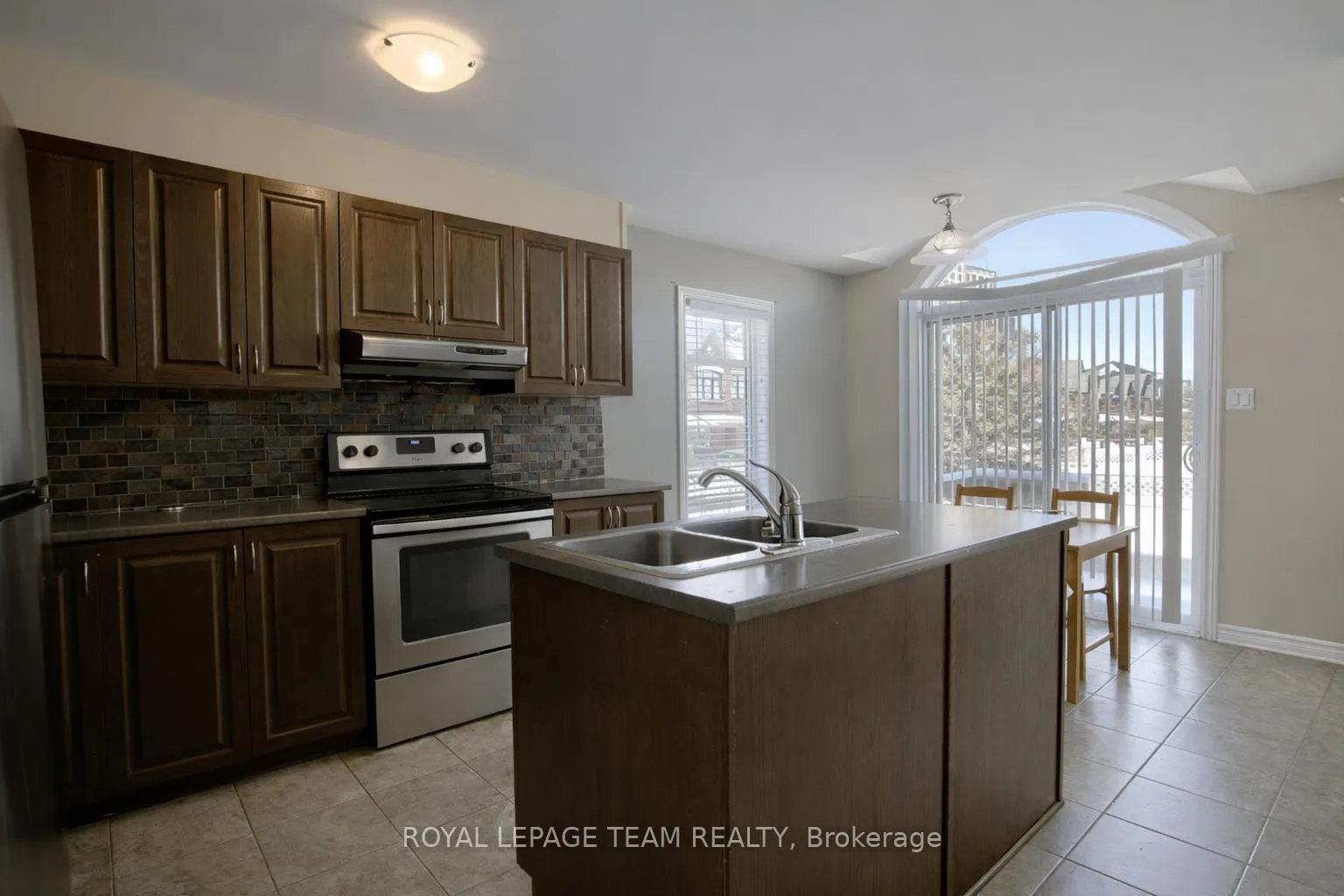 Photo 6 of 366 Tourmaline Crescent, Ottawa, Barrhaven - Strandherd — HOMEH
