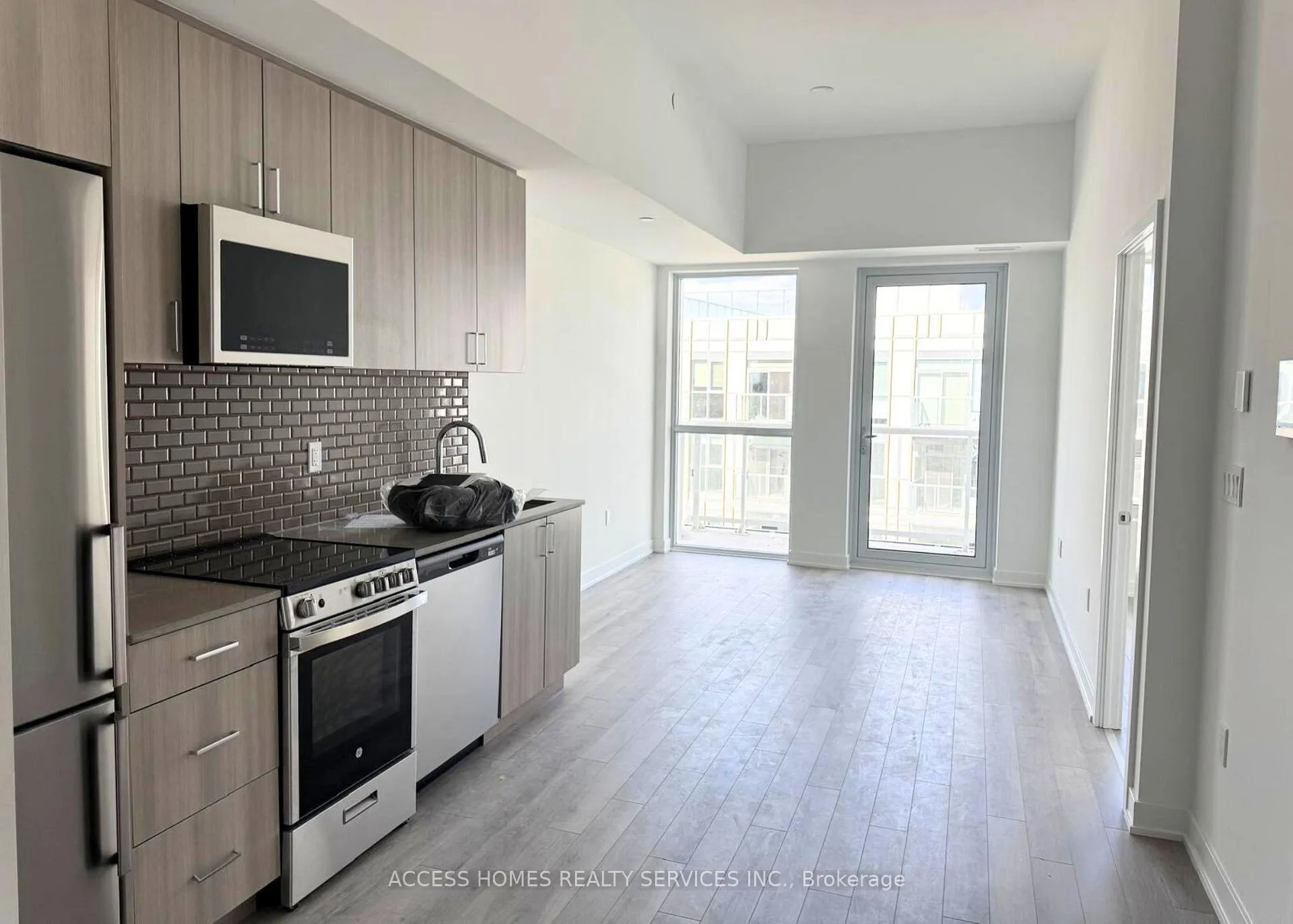 Photo 2 of Unit 738, 1005 Dundas Street E, Oakville, Joshua Meadows — HOMEH