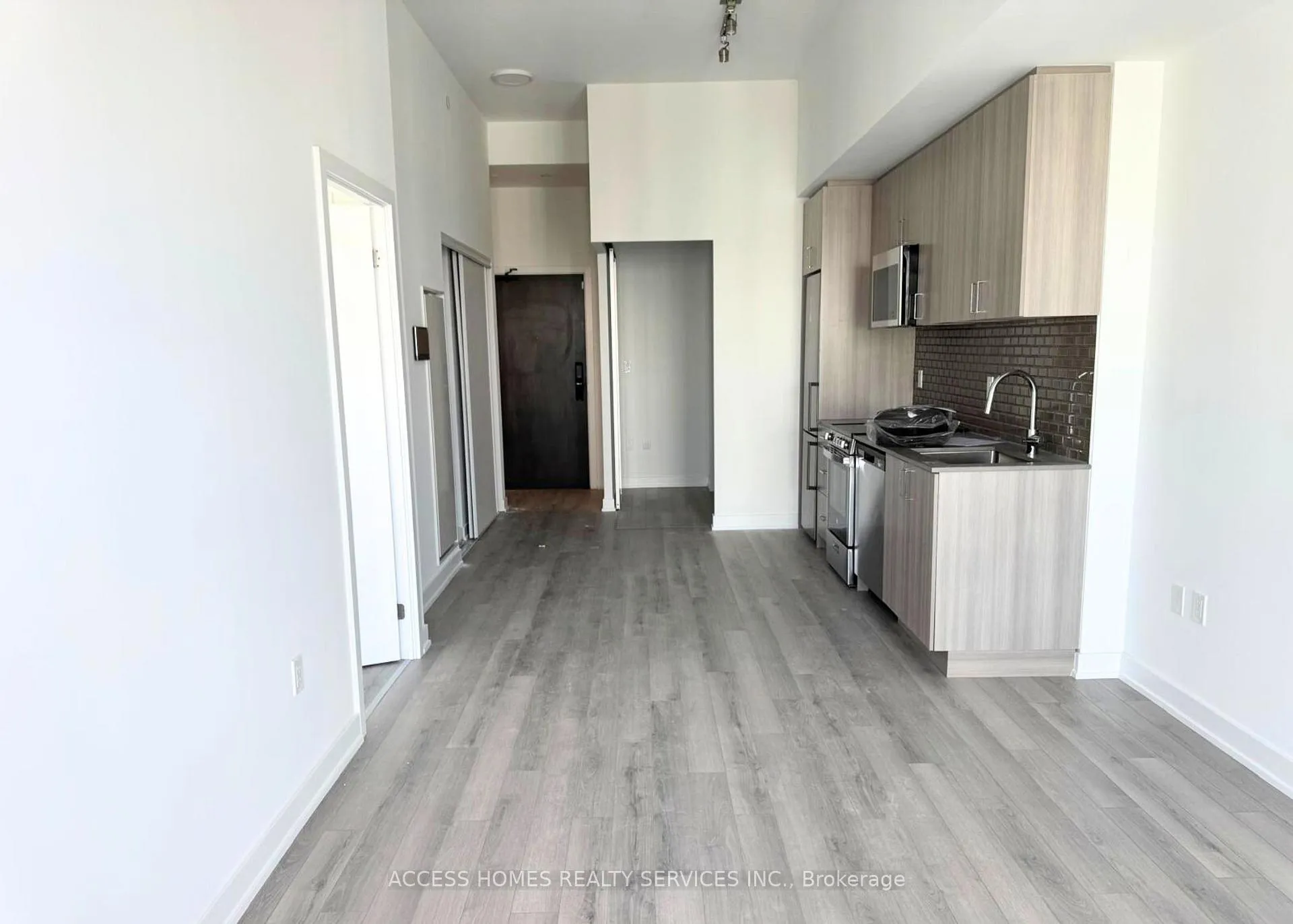 Photo 3 of Unit 738, 1005 Dundas Street E, Oakville, Joshua Meadows — HOMEH