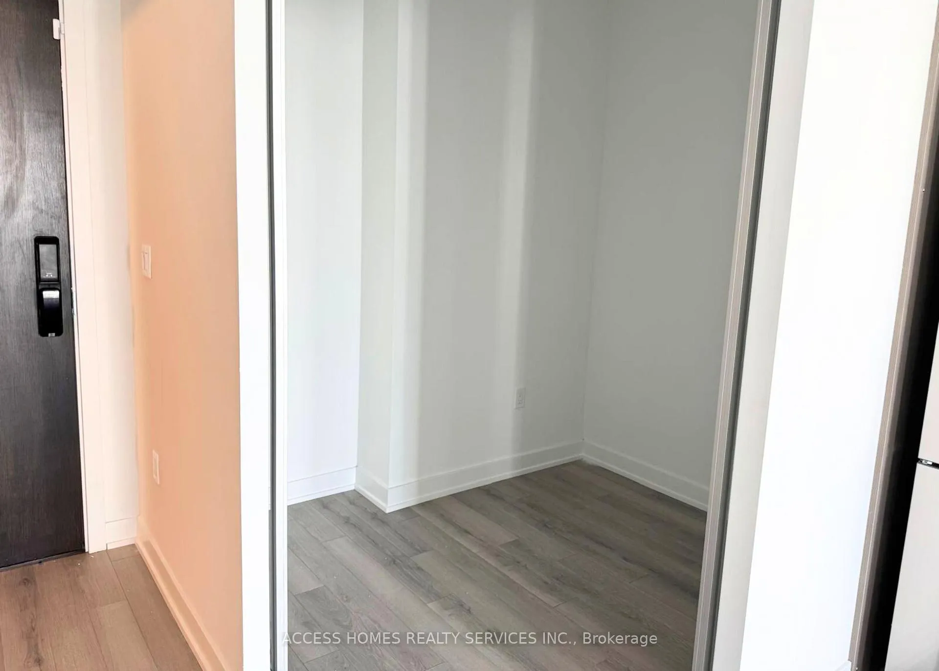 Photo 4 of Unit 738, 1005 Dundas Street E, Oakville, Joshua Meadows — HOMEH