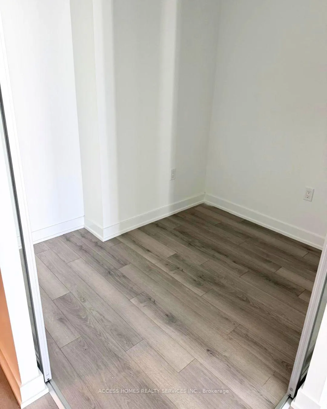 Photo 5 of Unit 738, 1005 Dundas Street E, Oakville, Joshua Meadows — HOMEH