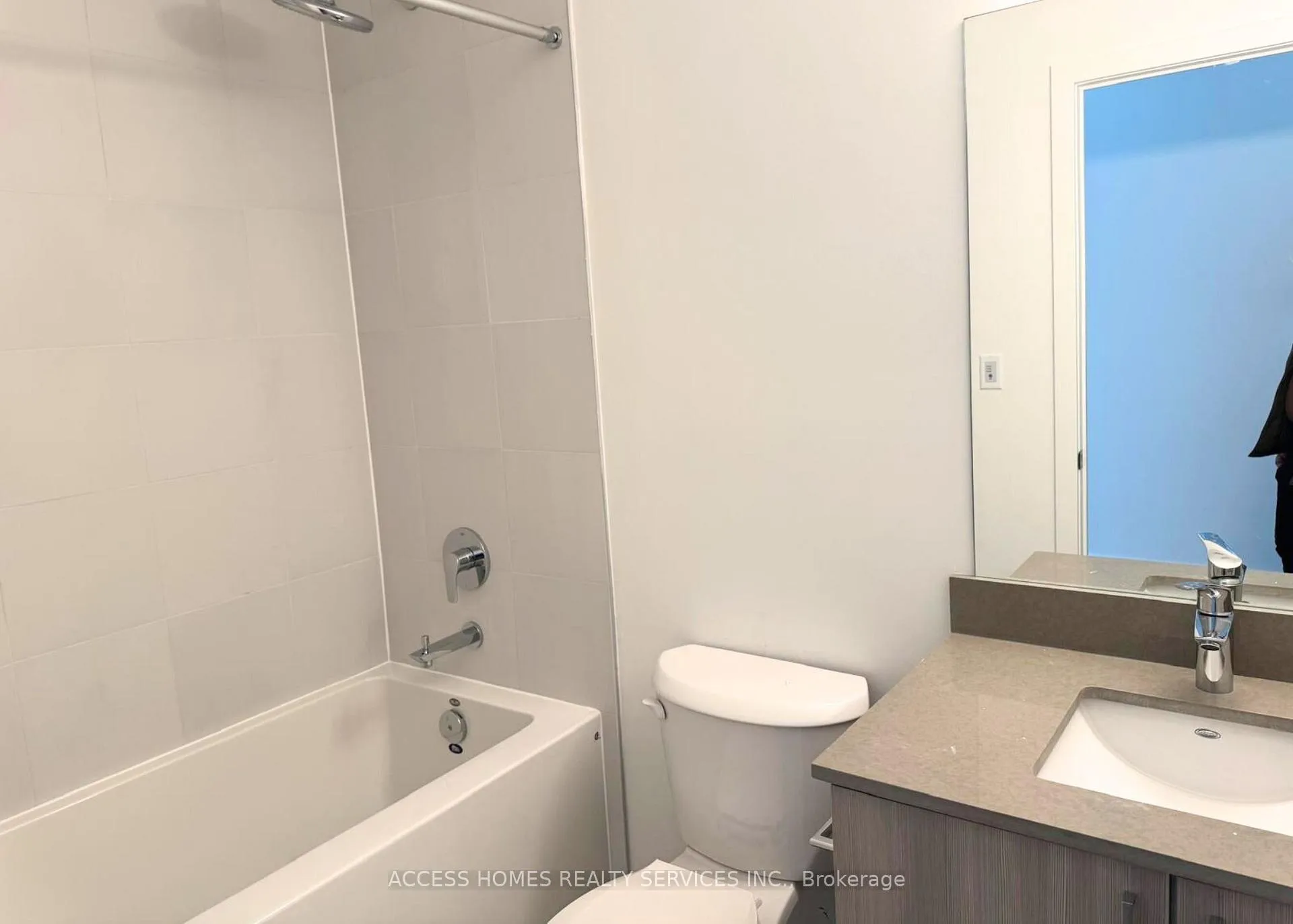 Photo 6 of Unit 738, 1005 Dundas Street E, Oakville, Joshua Meadows — HOMEH