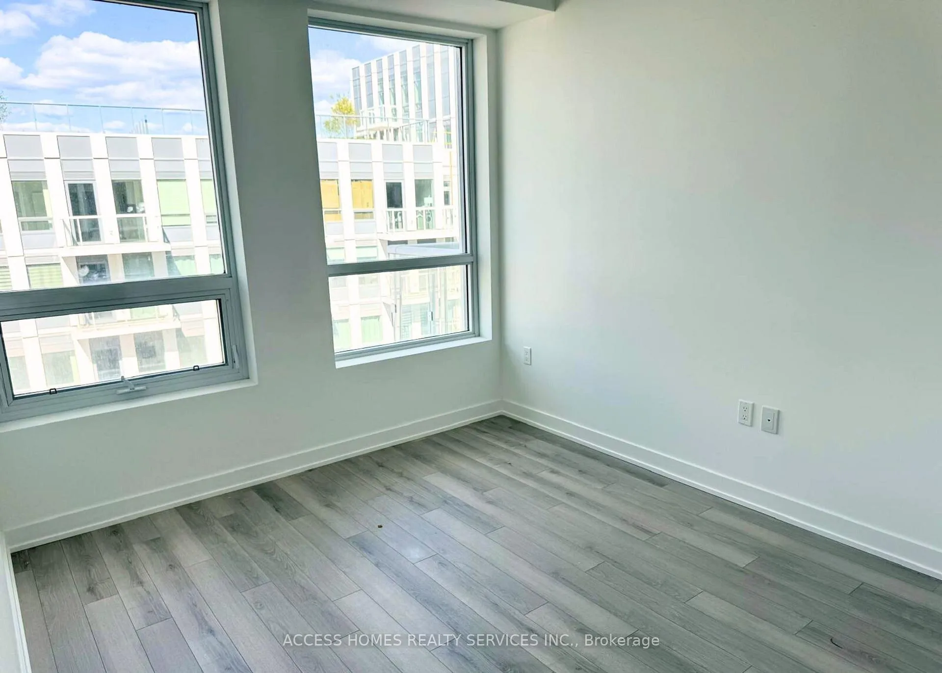 Photo 8 of Unit 738, 1005 Dundas Street E, Oakville, Joshua Meadows — HOMEH