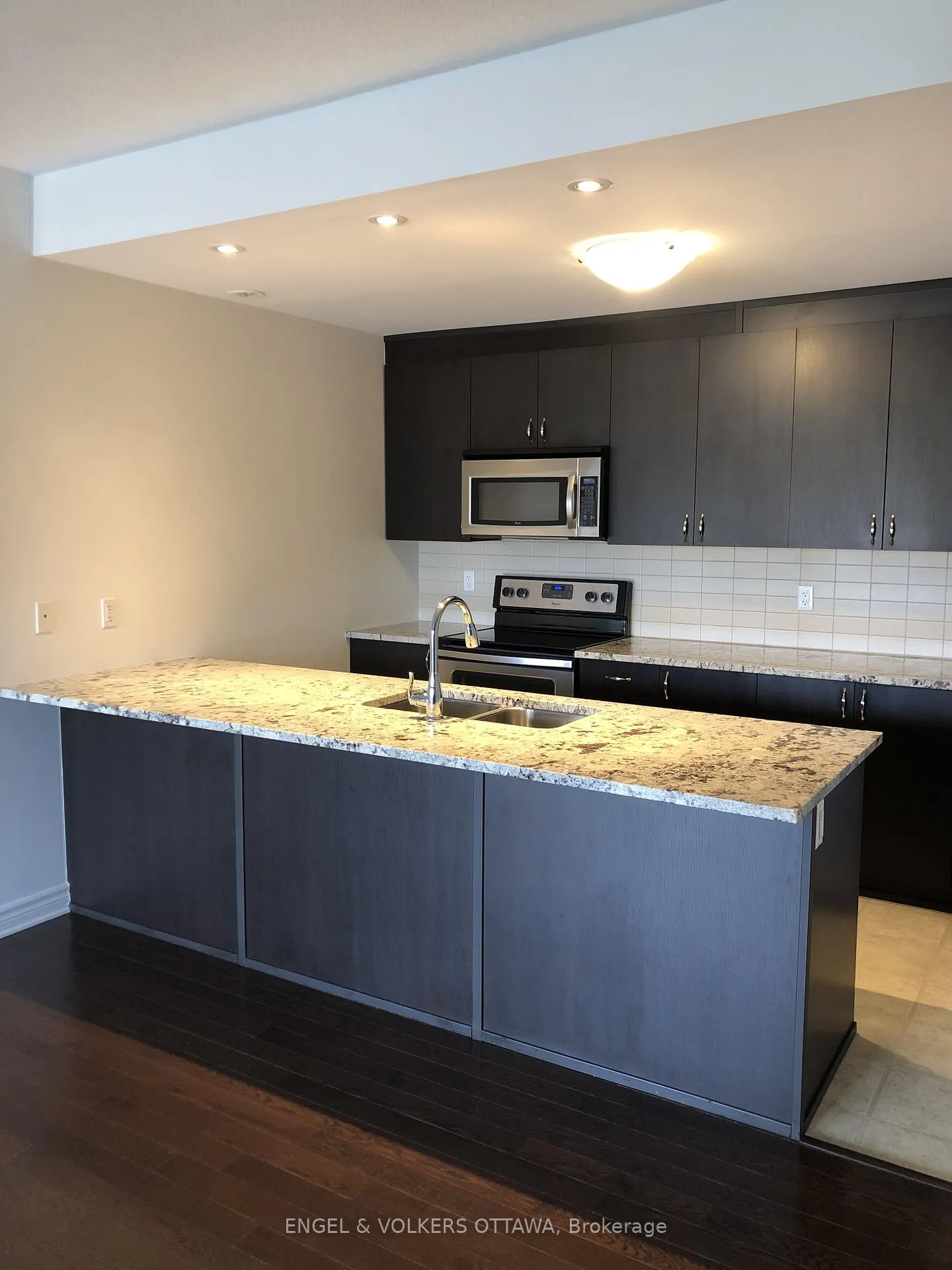 Photo 3 of Unit 68, 139 Harthill Way, Ottawa, Barrhaven - Heritage Park — HOMEH