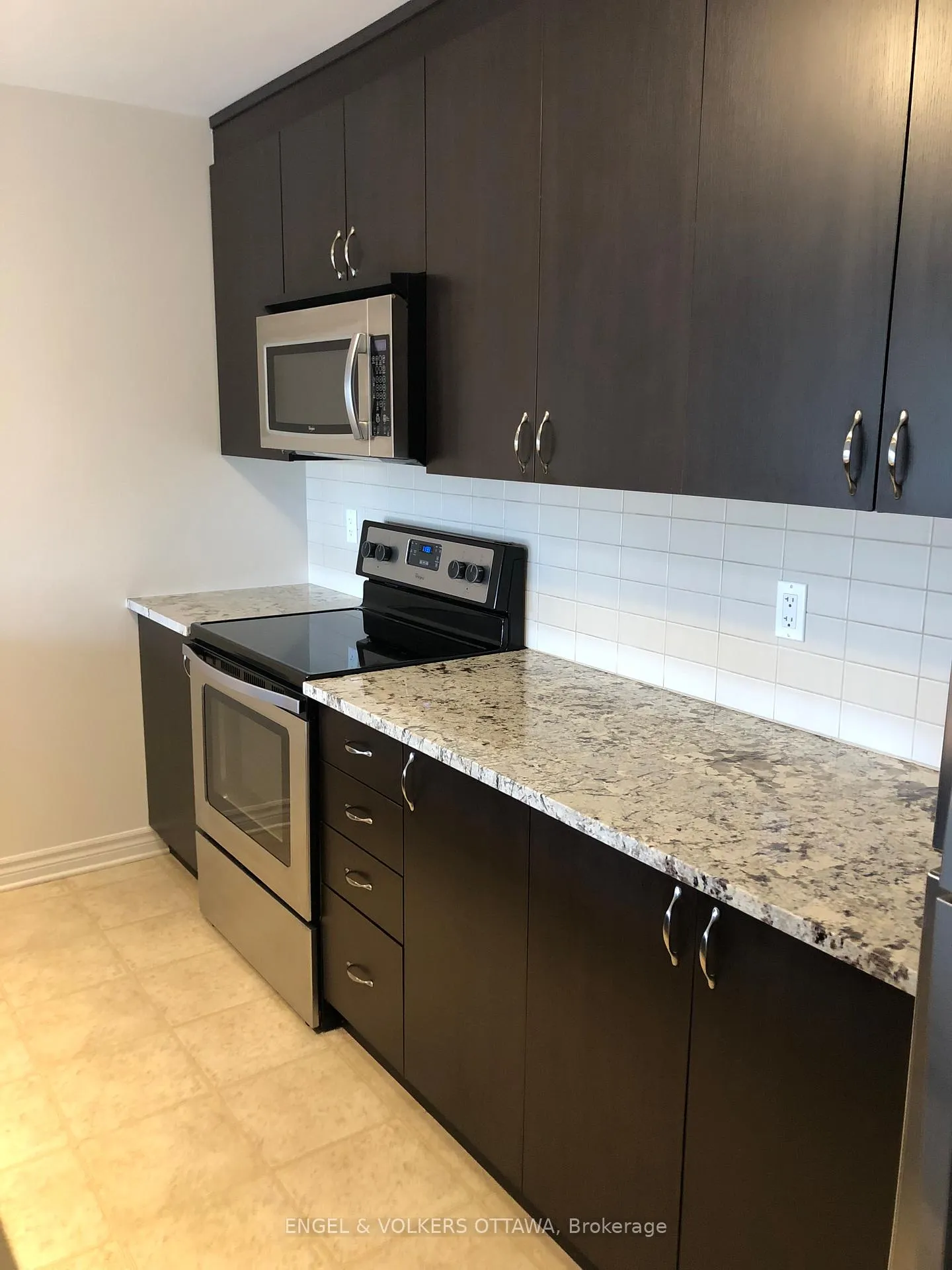Photo 4 of Unit 68, 139 Harthill Way, Ottawa, Barrhaven - Heritage Park — HOMEH