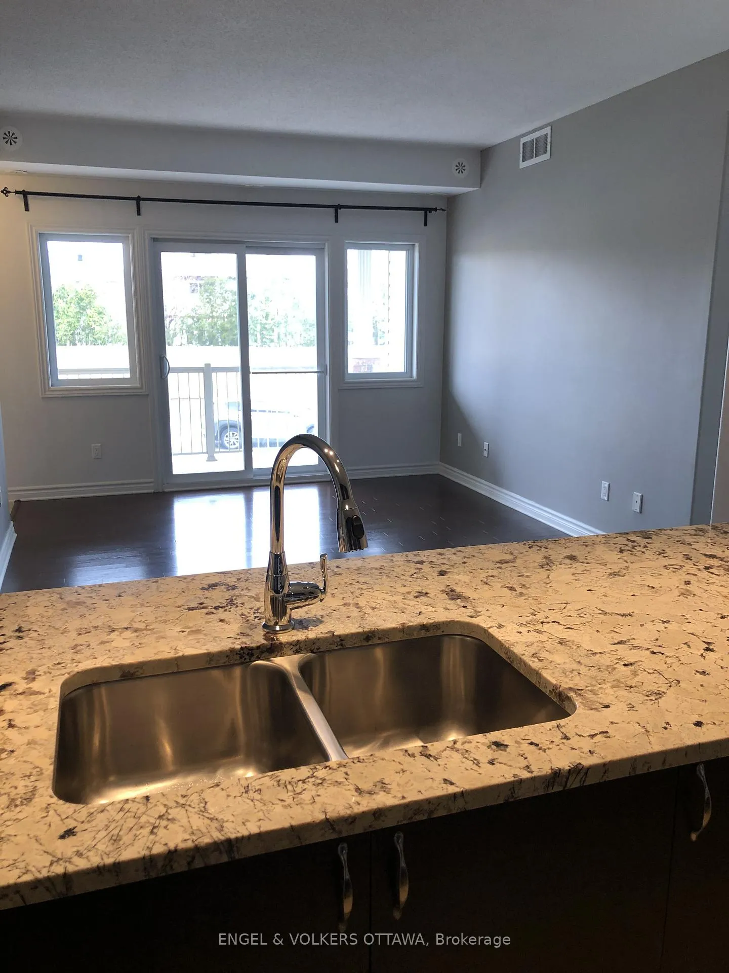Photo 5 of Unit 68, 139 Harthill Way, Ottawa, Barrhaven - Heritage Park — HOMEH
