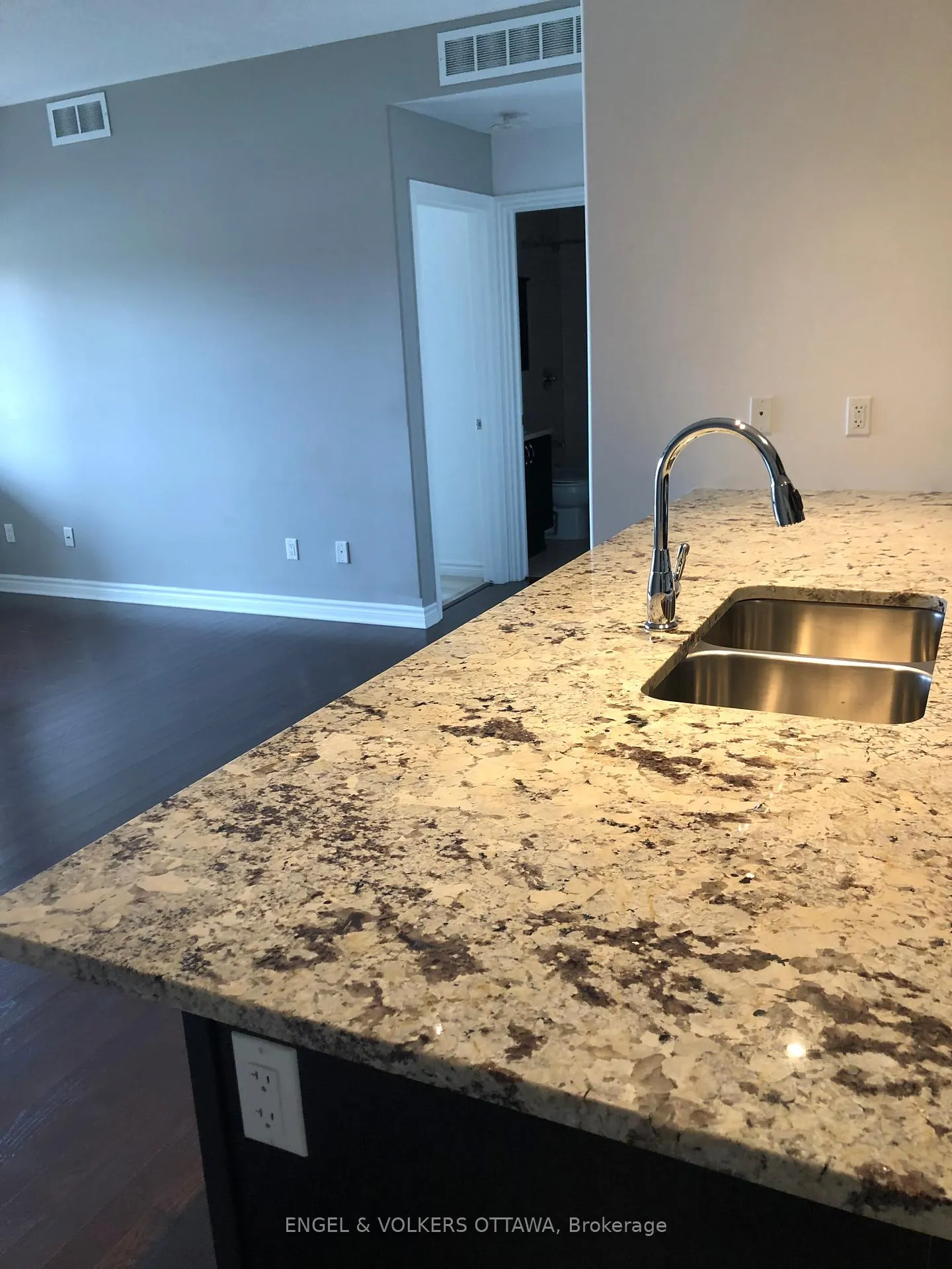 Photo 6 of Unit 68, 139 Harthill Way, Ottawa, Barrhaven - Heritage Park — HOMEH