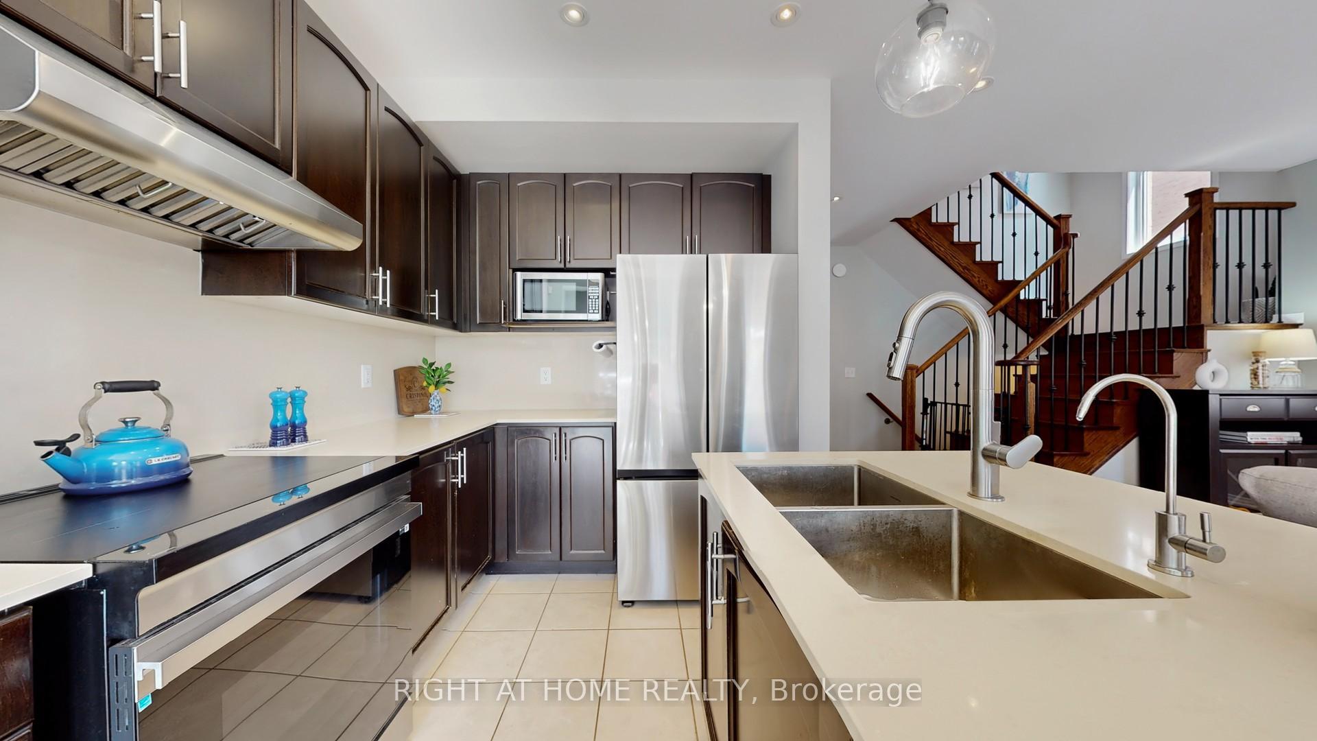 Photo 12 of 92 Waterlily Trail, King, Schomberg — HOMEH