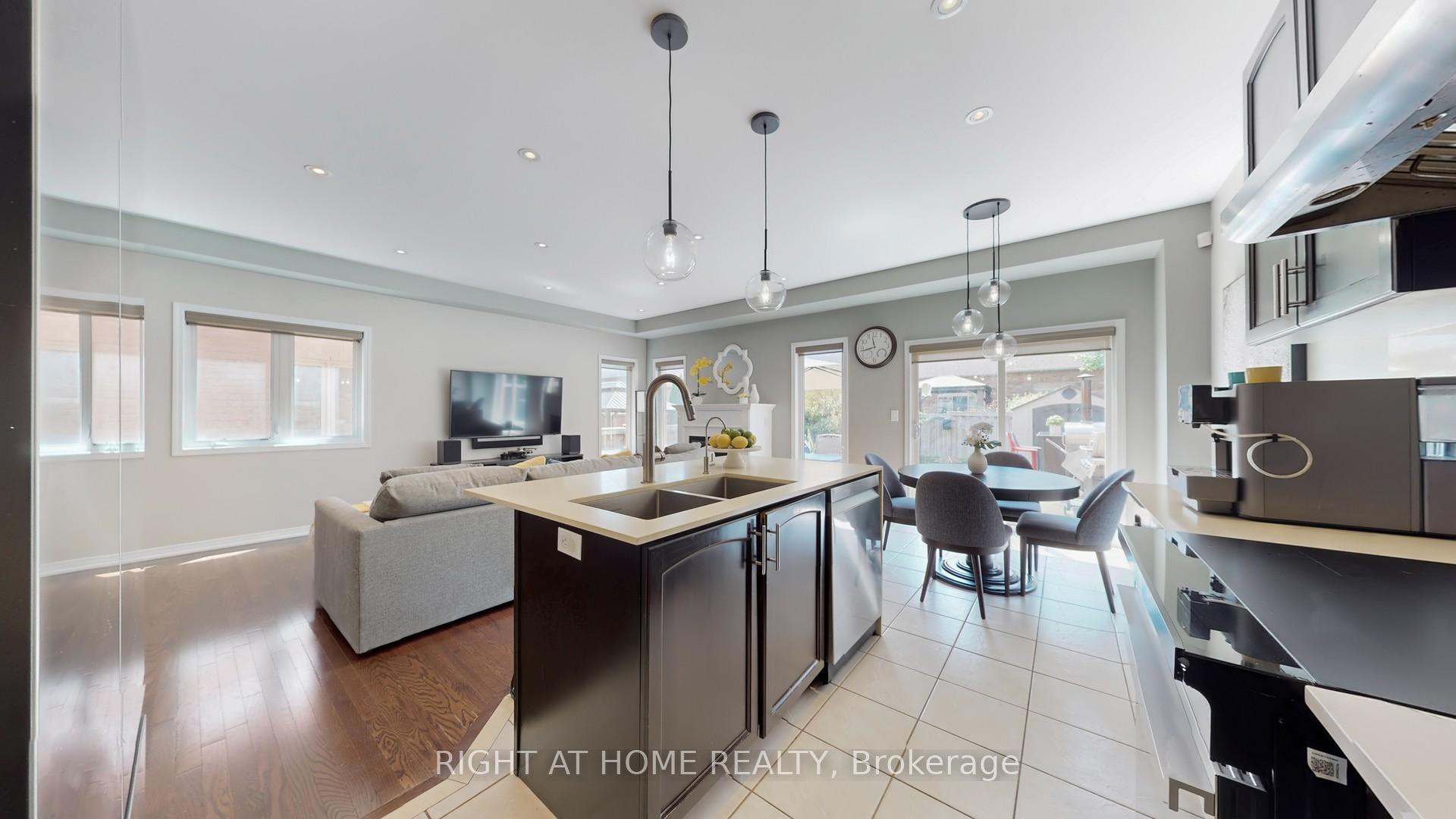 Photo 13 of 92 Waterlily Trail, King, Schomberg — HOMEH