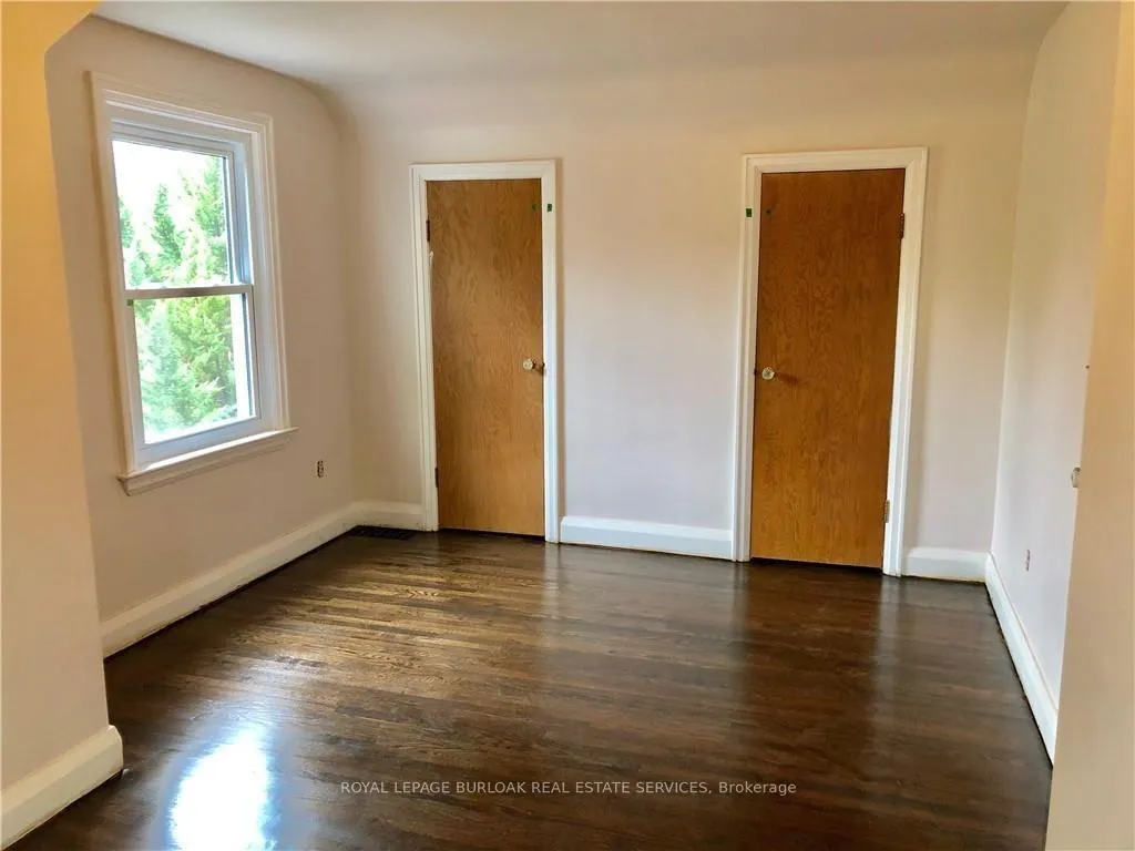 Photo 4 of 252 Pomona Avenue, Burlington, Brant — HOMEH
