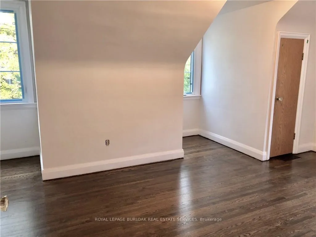 Photo 6 of 252 Pomona Avenue, Burlington, Brant — HOMEH