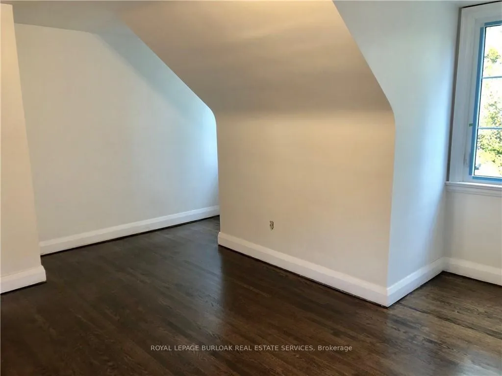 Photo 8 of 252 Pomona Avenue, Burlington, Brant — HOMEH