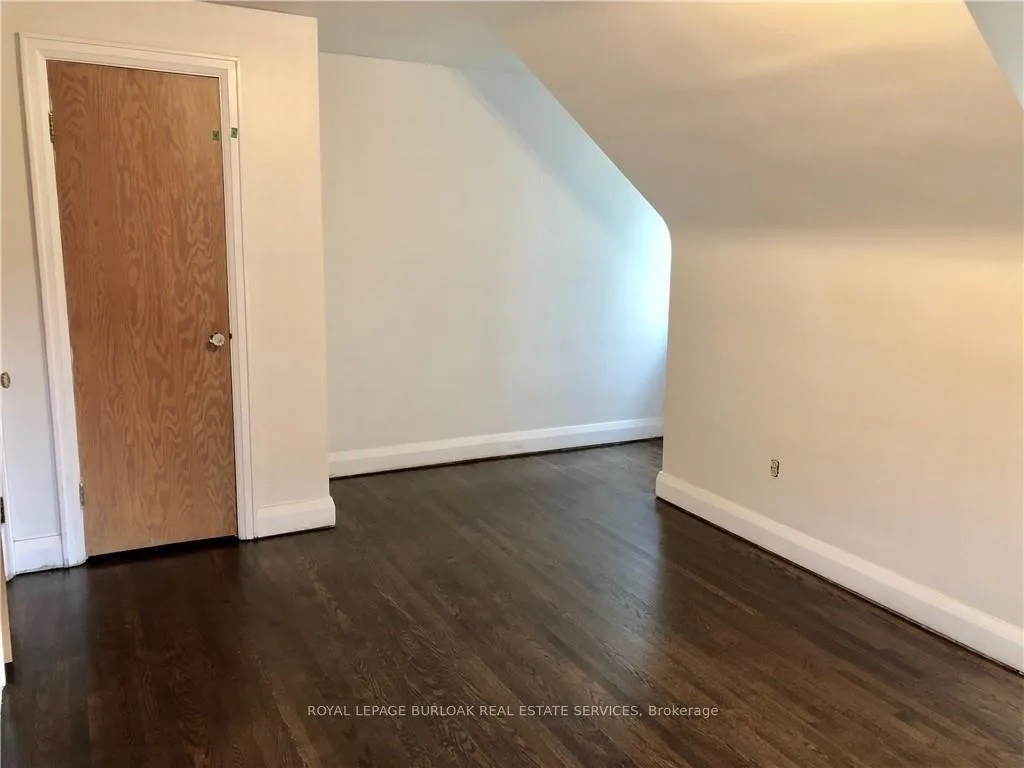 Photo 9 of 252 Pomona Avenue, Burlington, Brant — HOMEH