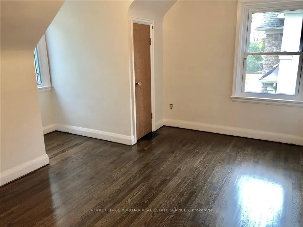 Photo 10 of 252 Pomona Avenue, Burlington, Brant — HOMEH