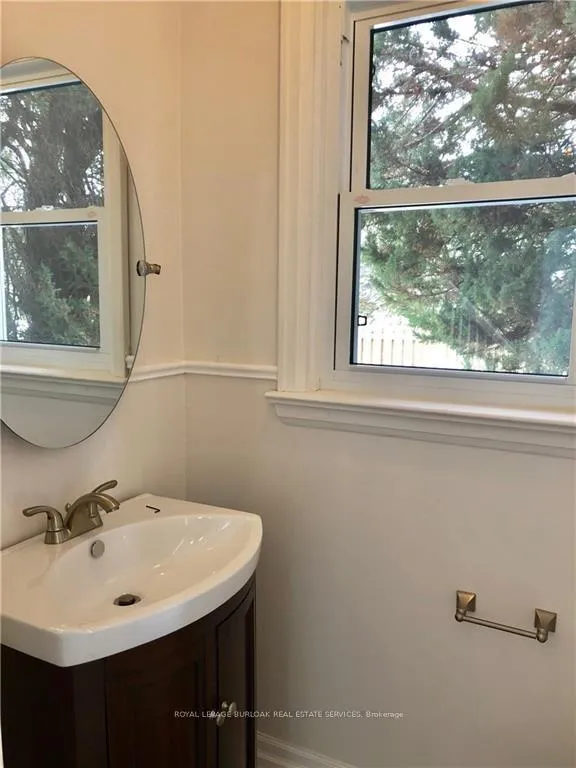Photo 12 of 252 Pomona Avenue, Burlington, Brant — HOMEH