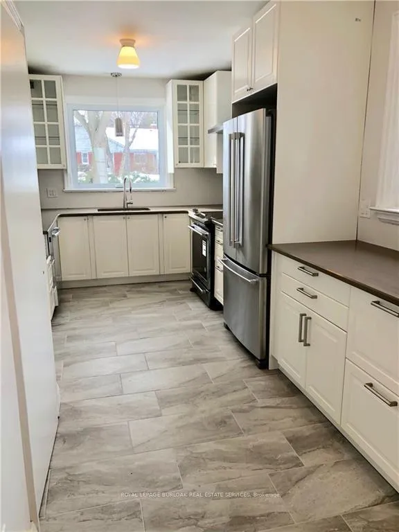 Photo 13 of 252 Pomona Avenue, Burlington, Brant — HOMEH
