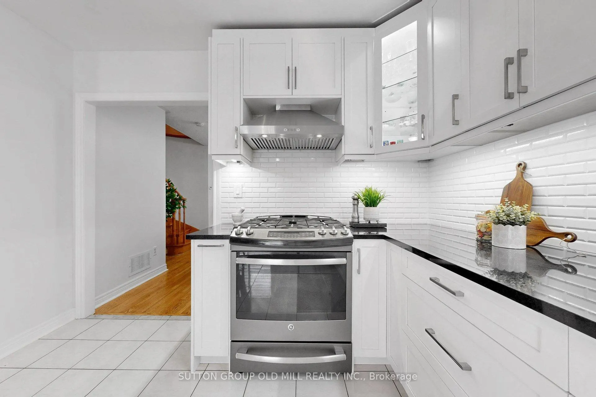 Photo 8 of 84 Fountainbridge Drive, Caledon, Bolton East — HOMEH