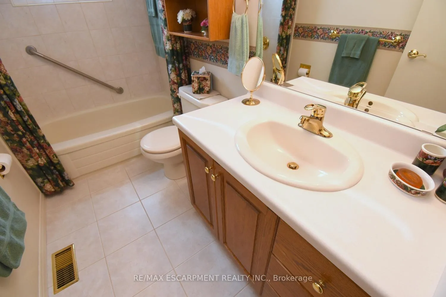 Photo 30 of 24 Grenoble Road, Hamilton, Gourley — HOMEH