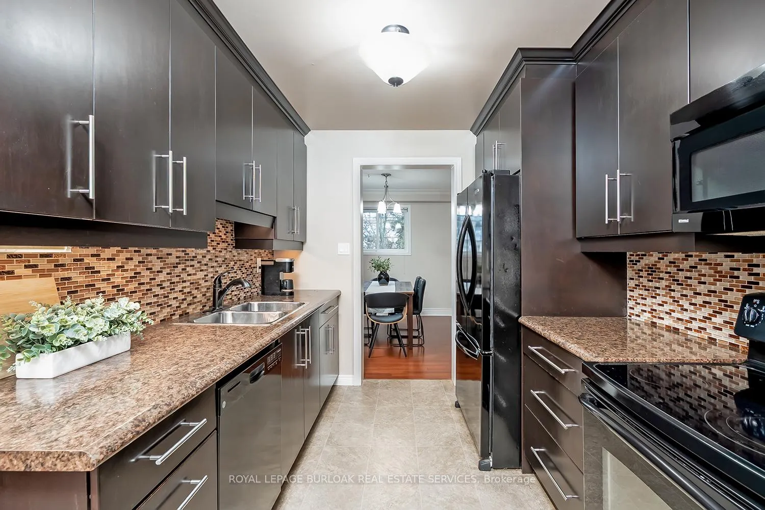 Photo 4 of 1278 Consort Crescent, Burlington, Palmer — HOMEH