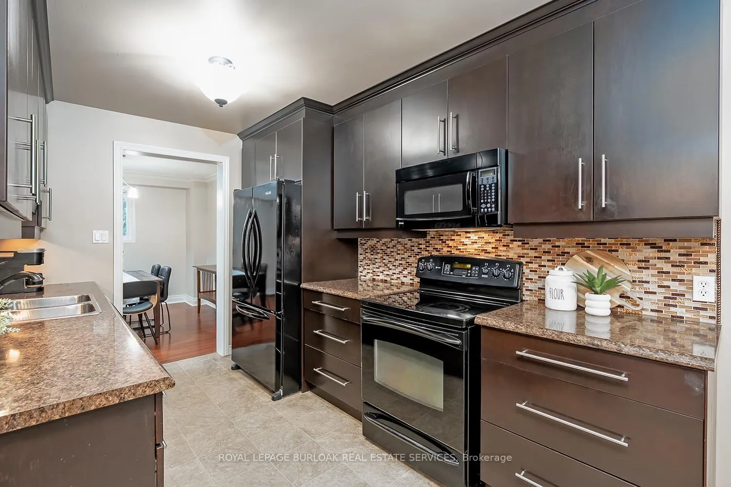 Photo 5 of 1278 Consort Crescent, Burlington, Palmer — HOMEH