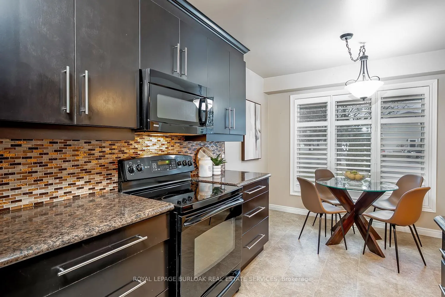 Photo 6 of 1278 Consort Crescent, Burlington, Palmer — HOMEH
