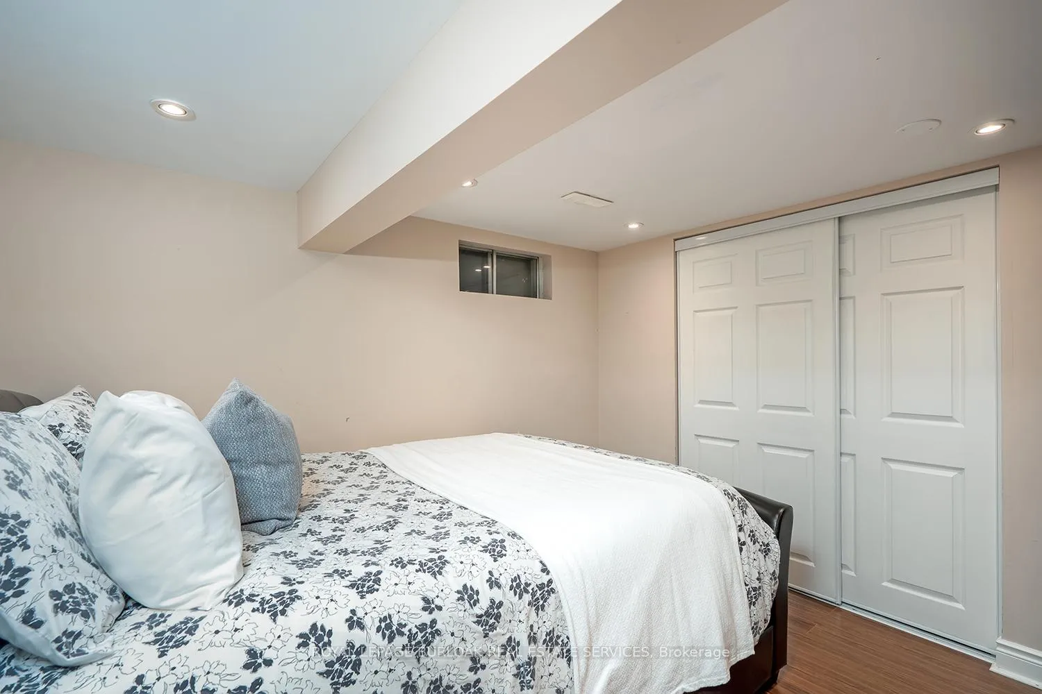 Photo 22 of 1278 Consort Crescent, Burlington, Palmer — HOMEH