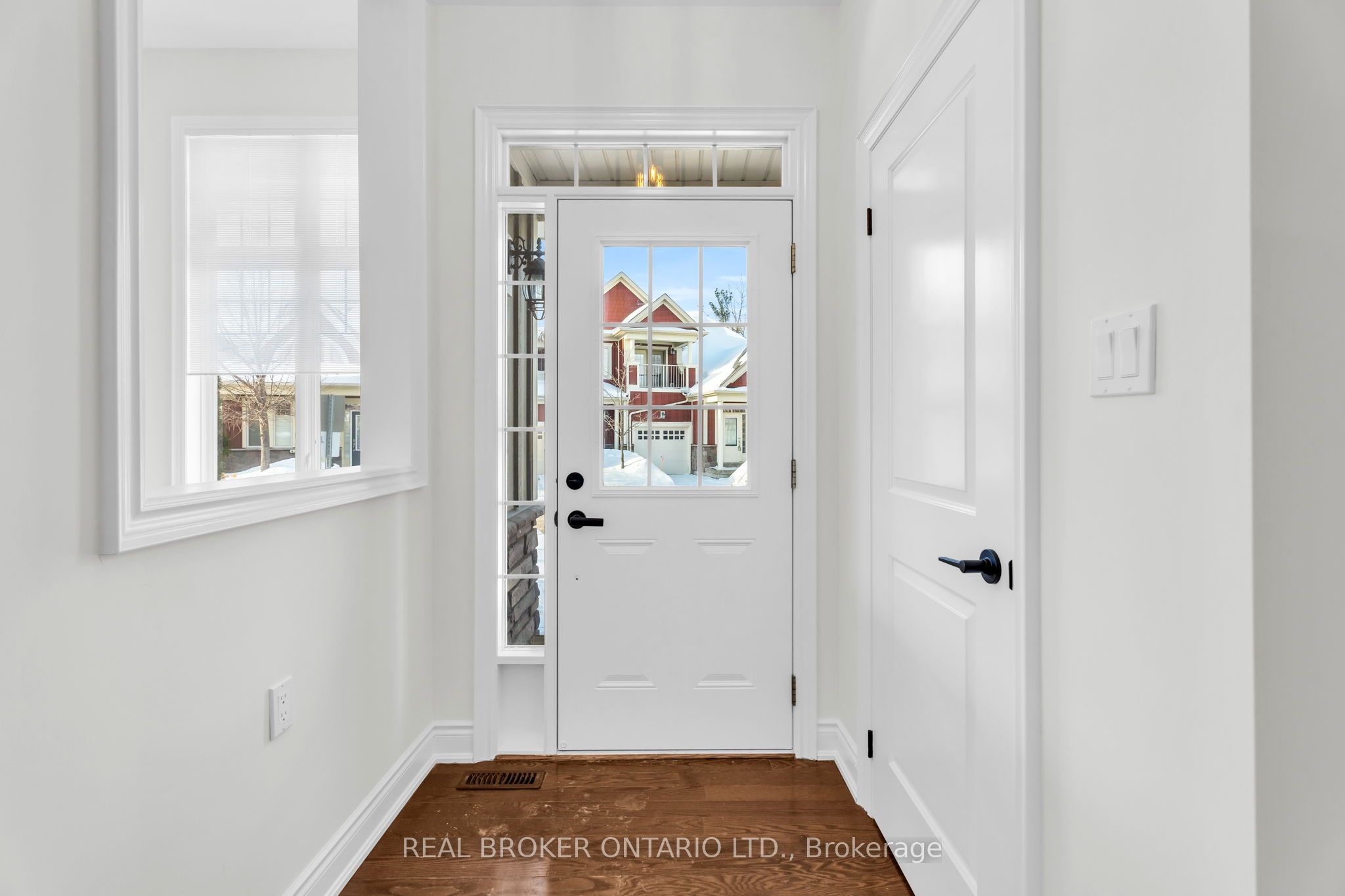 Photo 4 of 24 Savannah Crescent, Wasaga Beach — HOMEH