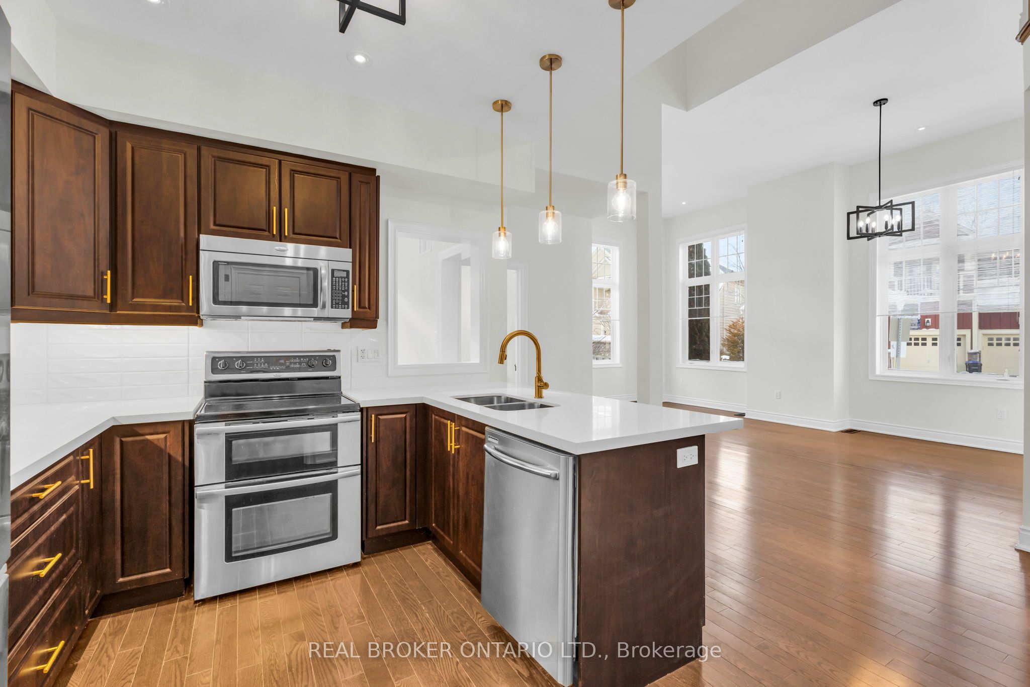 Photo 13 of 24 Savannah Crescent, Wasaga Beach — HOMEH