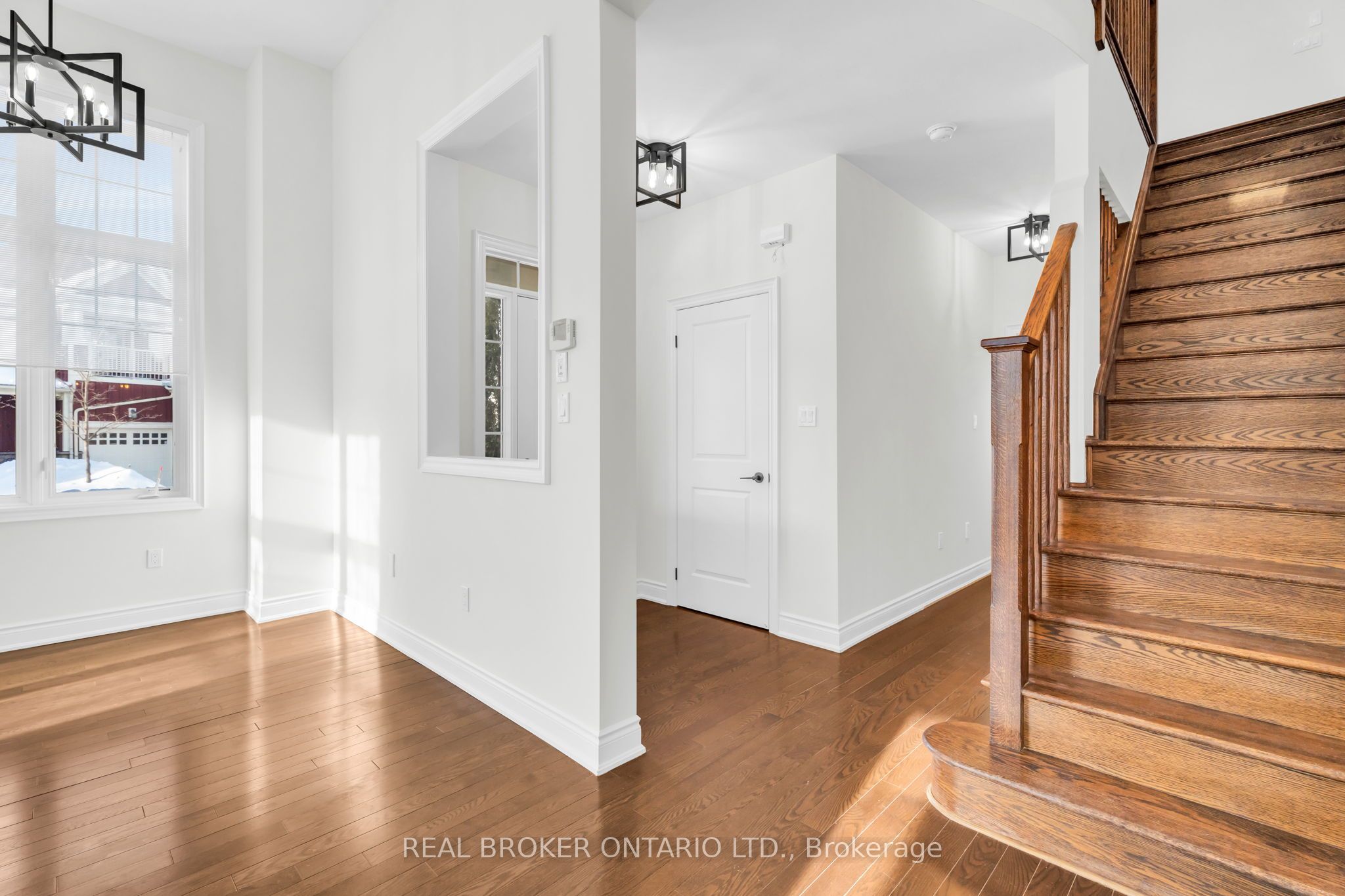 Photo 5 of 24 Savannah Crescent, Wasaga Beach — HOMEH