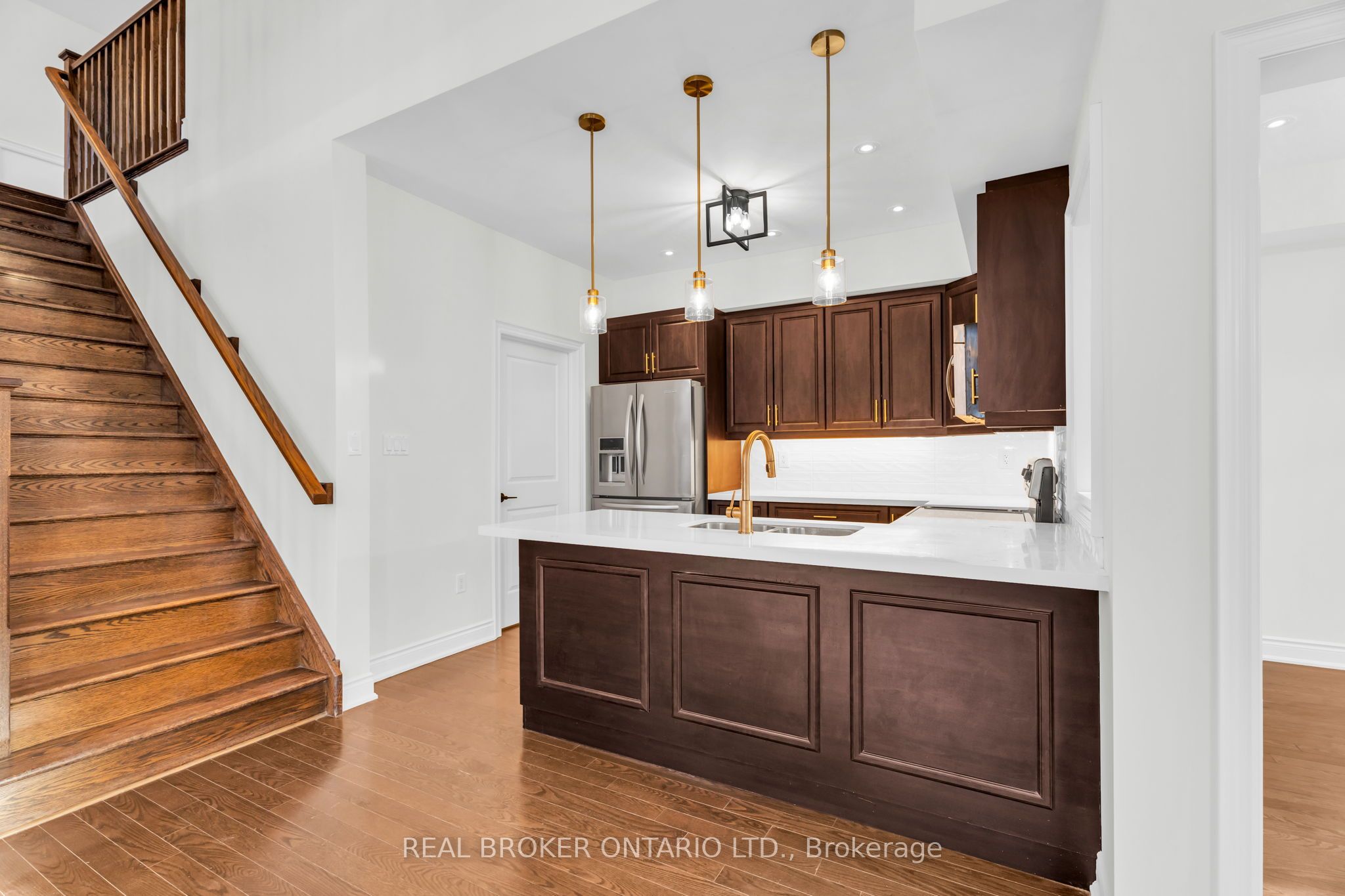 Photo 10 of 24 Savannah Crescent, Wasaga Beach — HOMEH