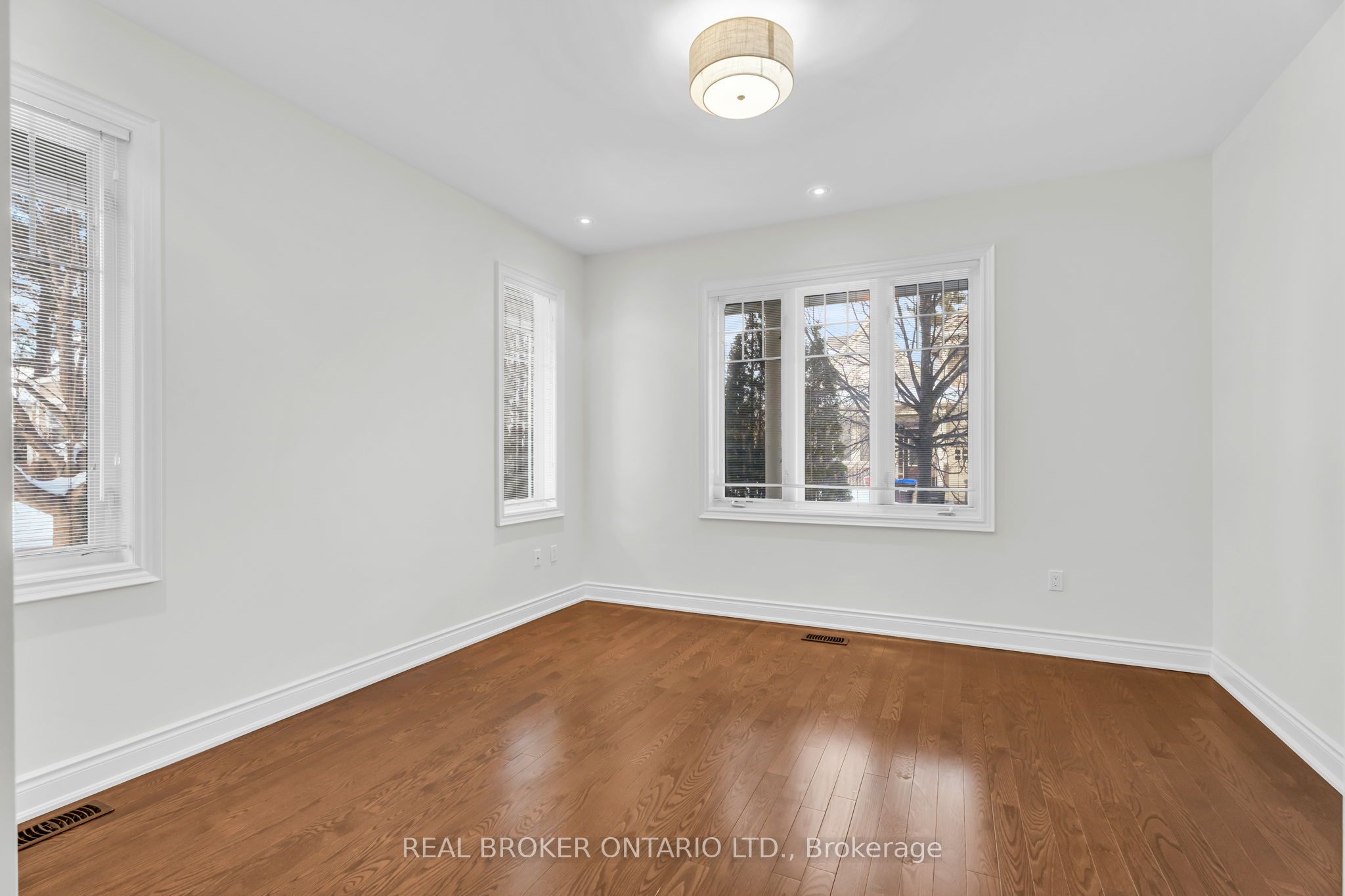 Photo 19 of 24 Savannah Crescent, Wasaga Beach — HOMEH