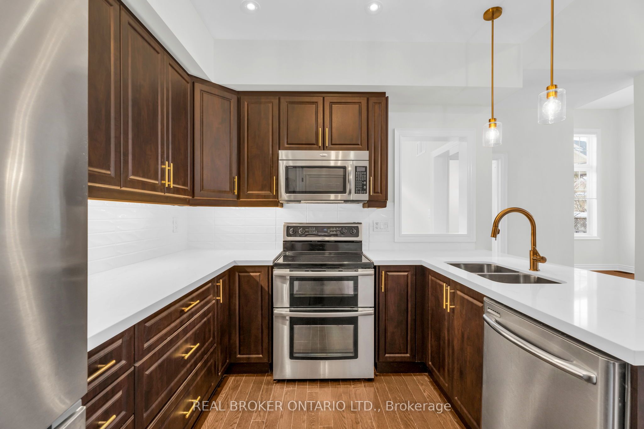 Photo 12 of 24 Savannah Crescent, Wasaga Beach — HOMEH