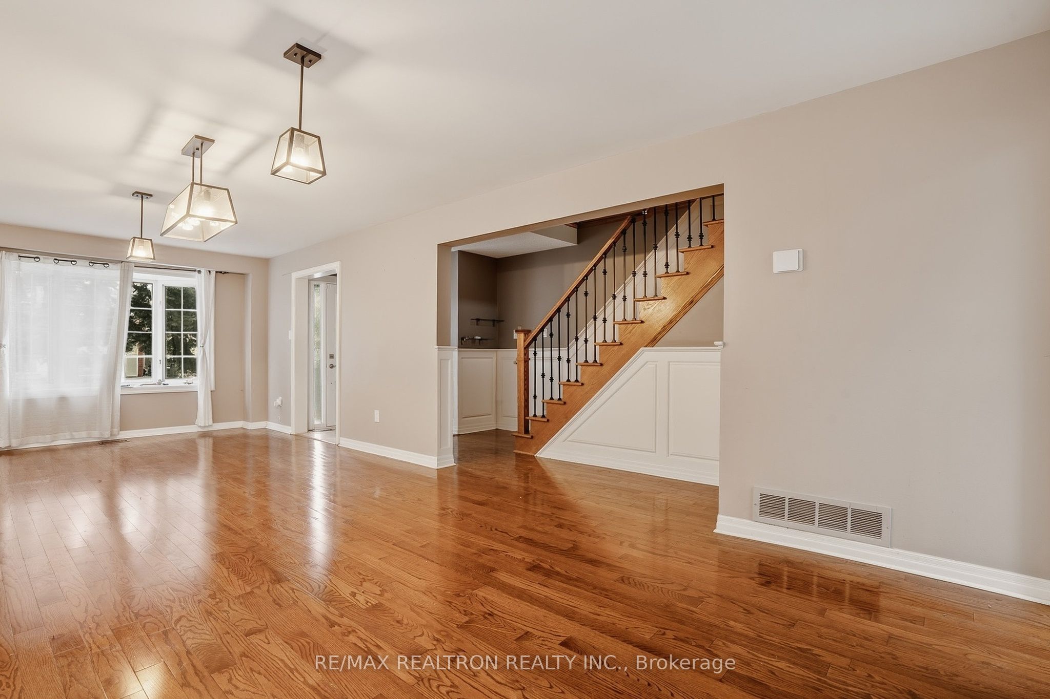 Photo 4 of Unit Main, 18 Ivybridge Drive, Brampton, Madoc — HOMEH