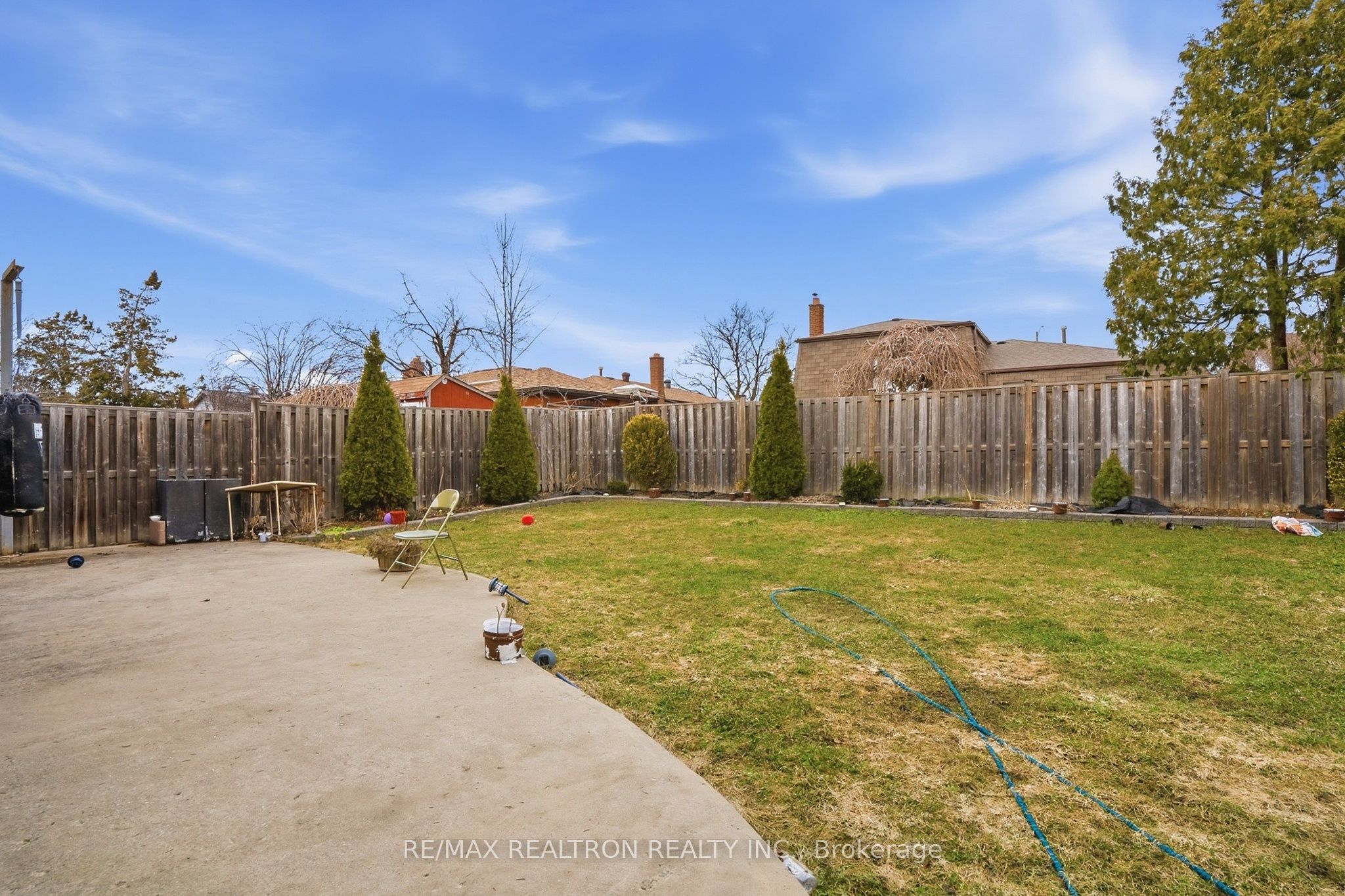 Photo 7 of Unit Main, 18 Ivybridge Drive, Brampton, Madoc — HOMEH