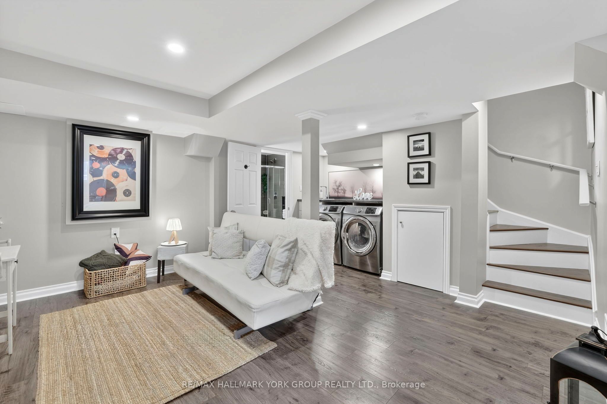 Photo 22 of 41 Baywell Crescent, Aurora, Bayview Wellington — HOMEH