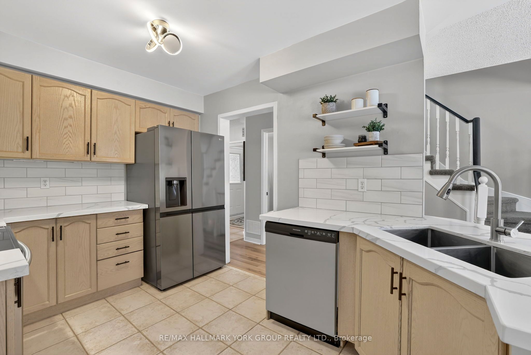 Photo 7 of 41 Baywell Crescent, Aurora, Bayview Wellington — HOMEH