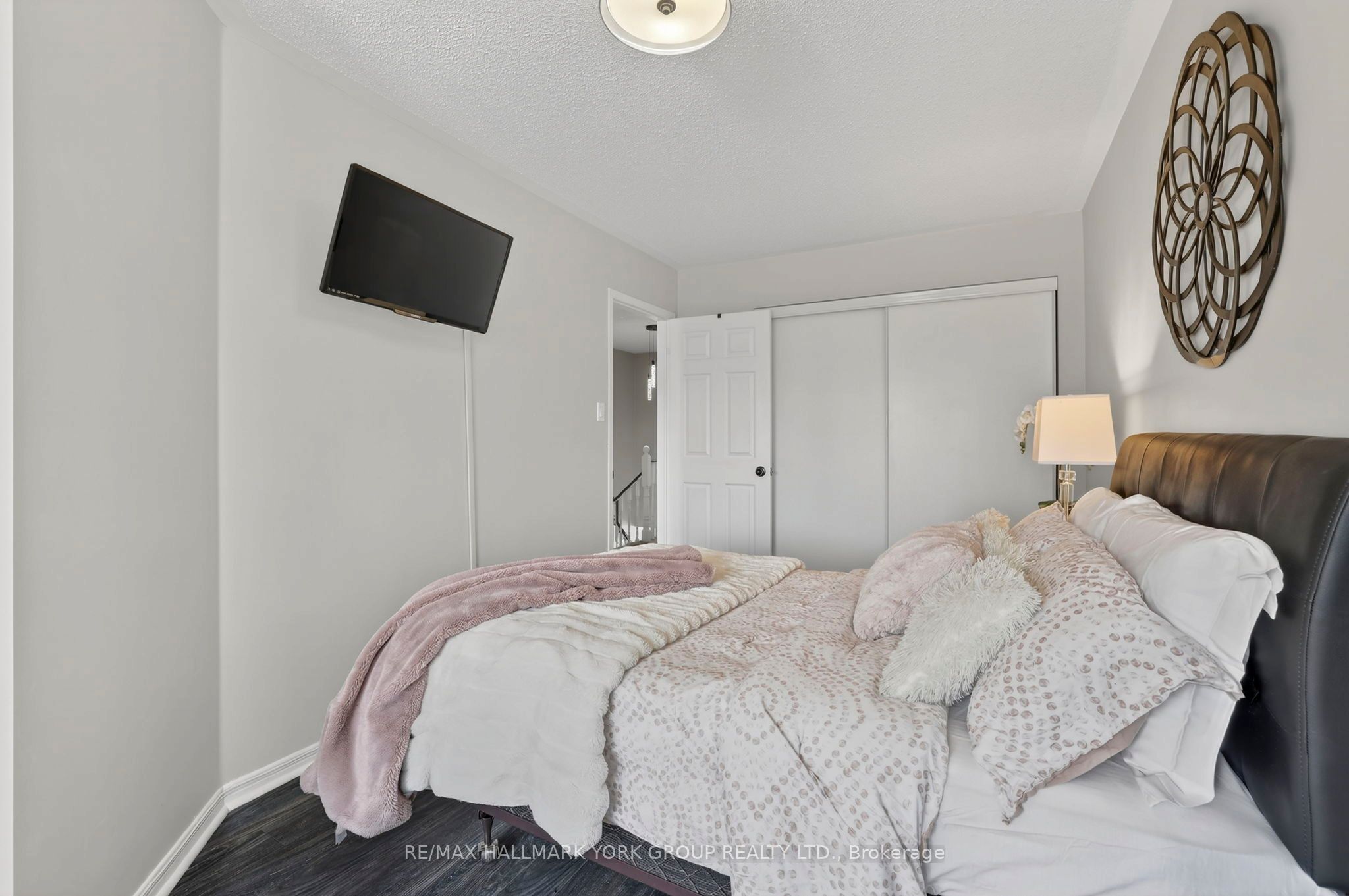 Photo 18 of 41 Baywell Crescent, Aurora, Bayview Wellington — HOMEH