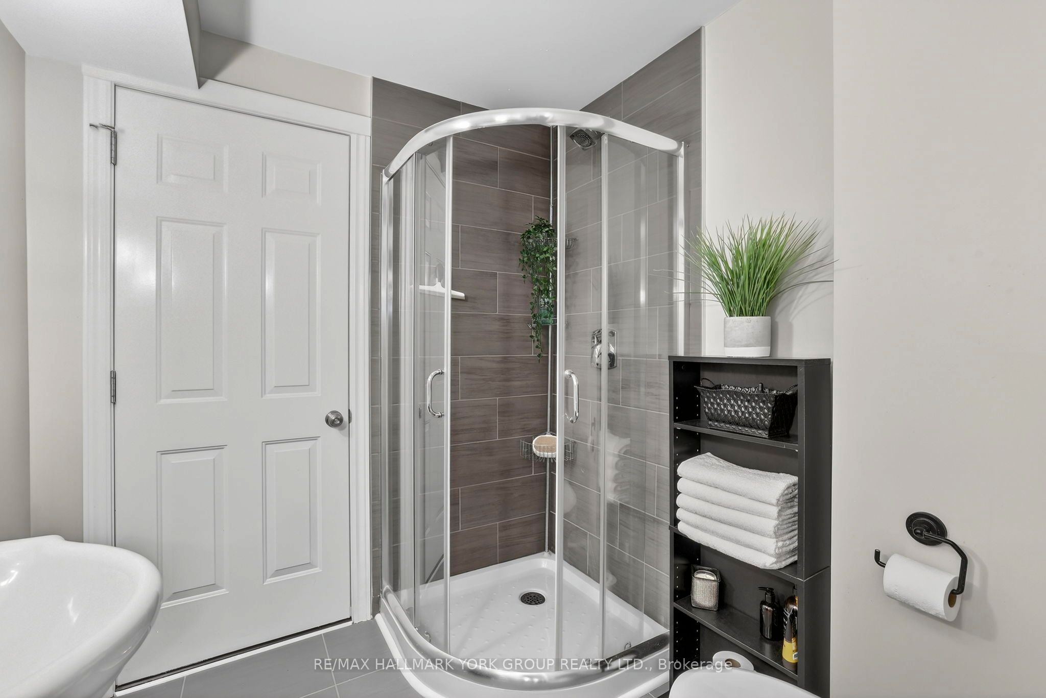 Photo 27 of 41 Baywell Crescent, Aurora, Bayview Wellington — HOMEH