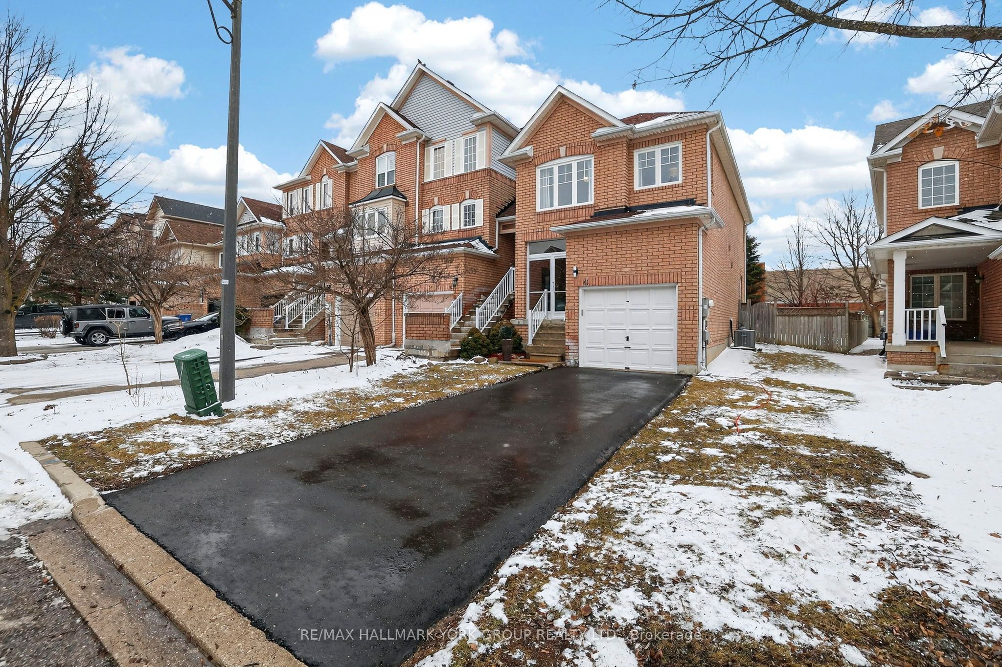 Photo 2 of 41 Baywell Crescent, Aurora, Bayview Wellington — HOMEH