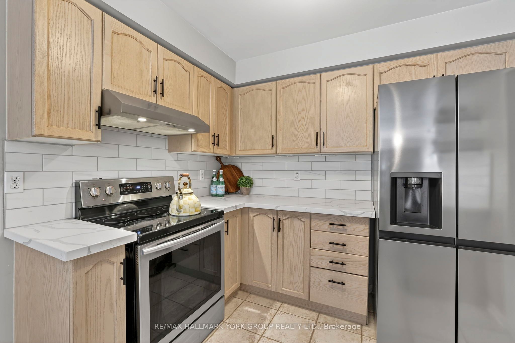 Photo 8 of 41 Baywell Crescent, Aurora, Bayview Wellington — HOMEH