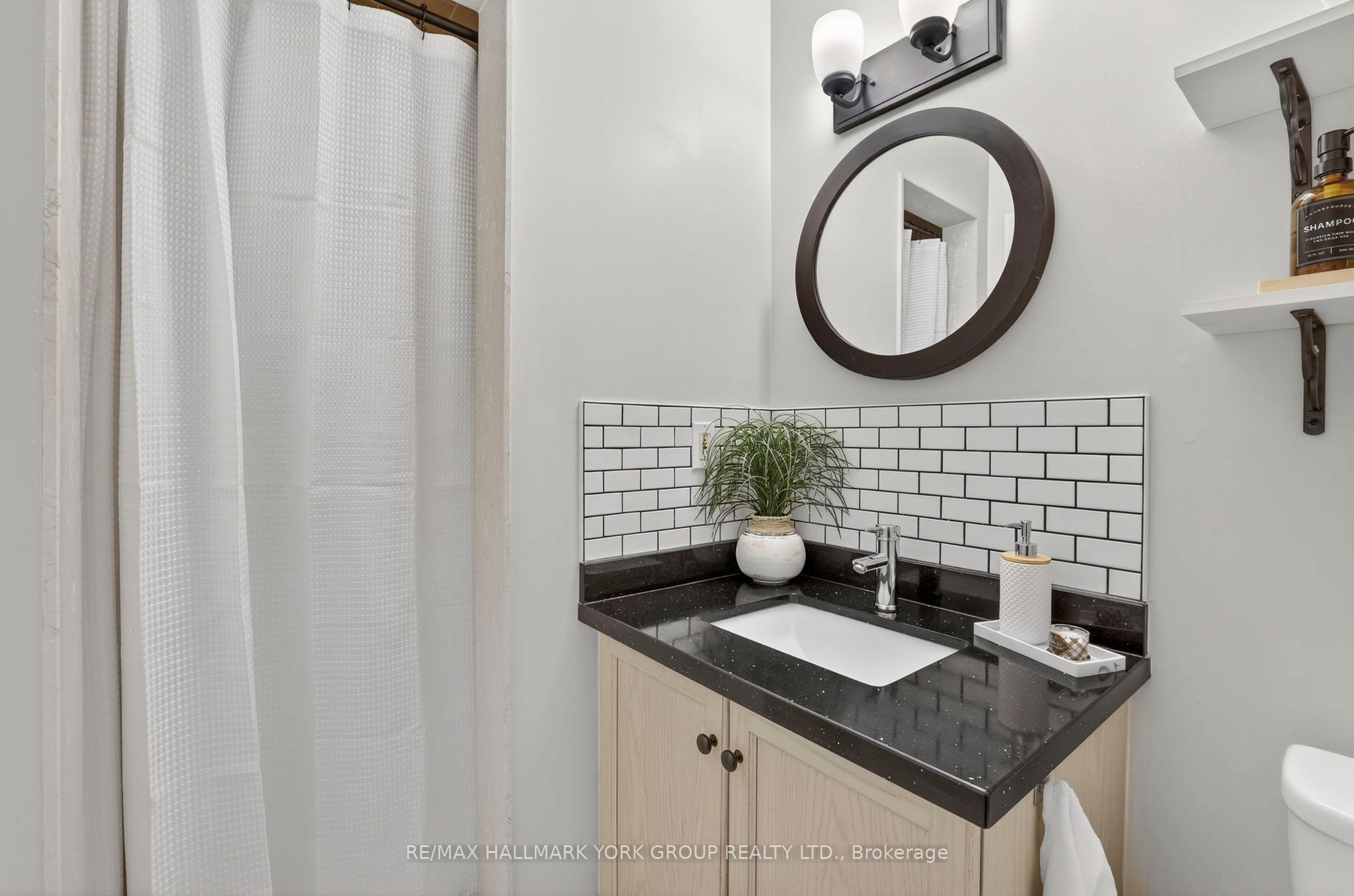Photo 16 of 41 Baywell Crescent, Aurora, Bayview Wellington — HOMEH