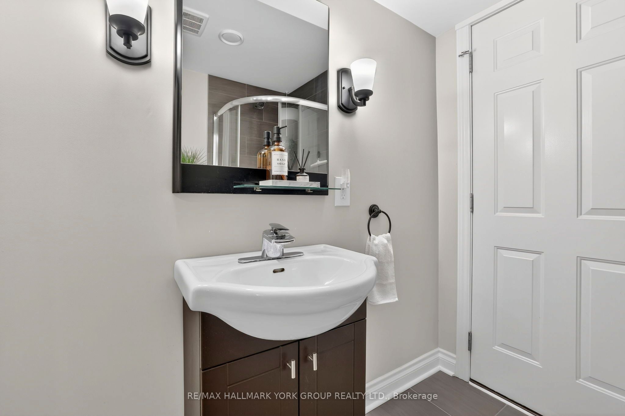 Photo 26 of 41 Baywell Crescent, Aurora, Bayview Wellington — HOMEH
