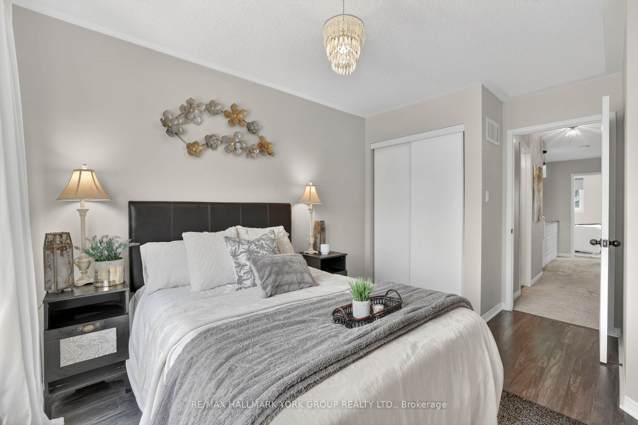 Photo 20 of 41 Baywell Crescent, Aurora, Bayview Wellington — HOMEH