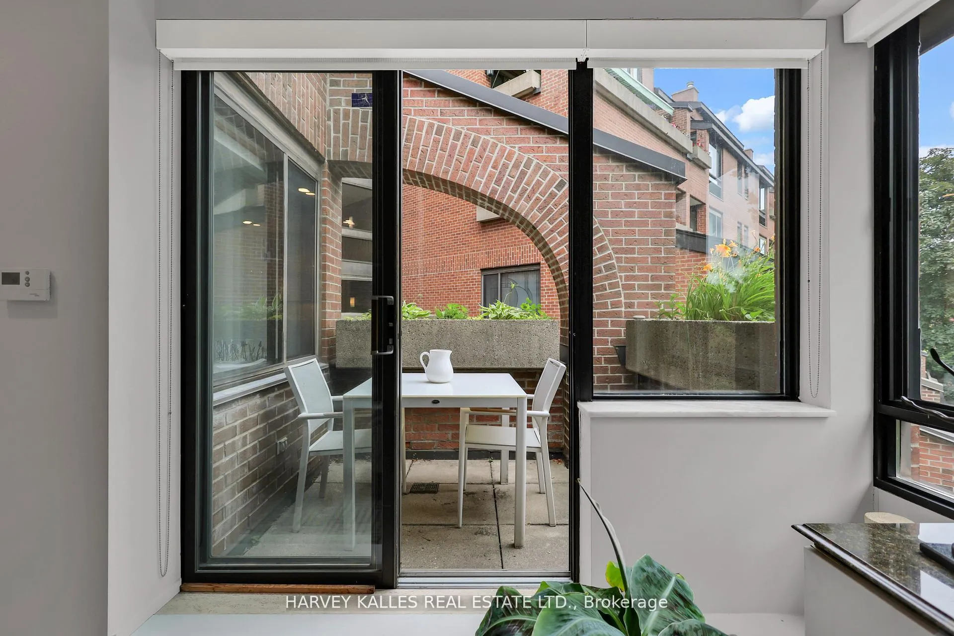 Photo 7 of Unit 324-325, 40 Sylvan Valley Way, Toronto, Bedford Park-Nortown — HOMEH