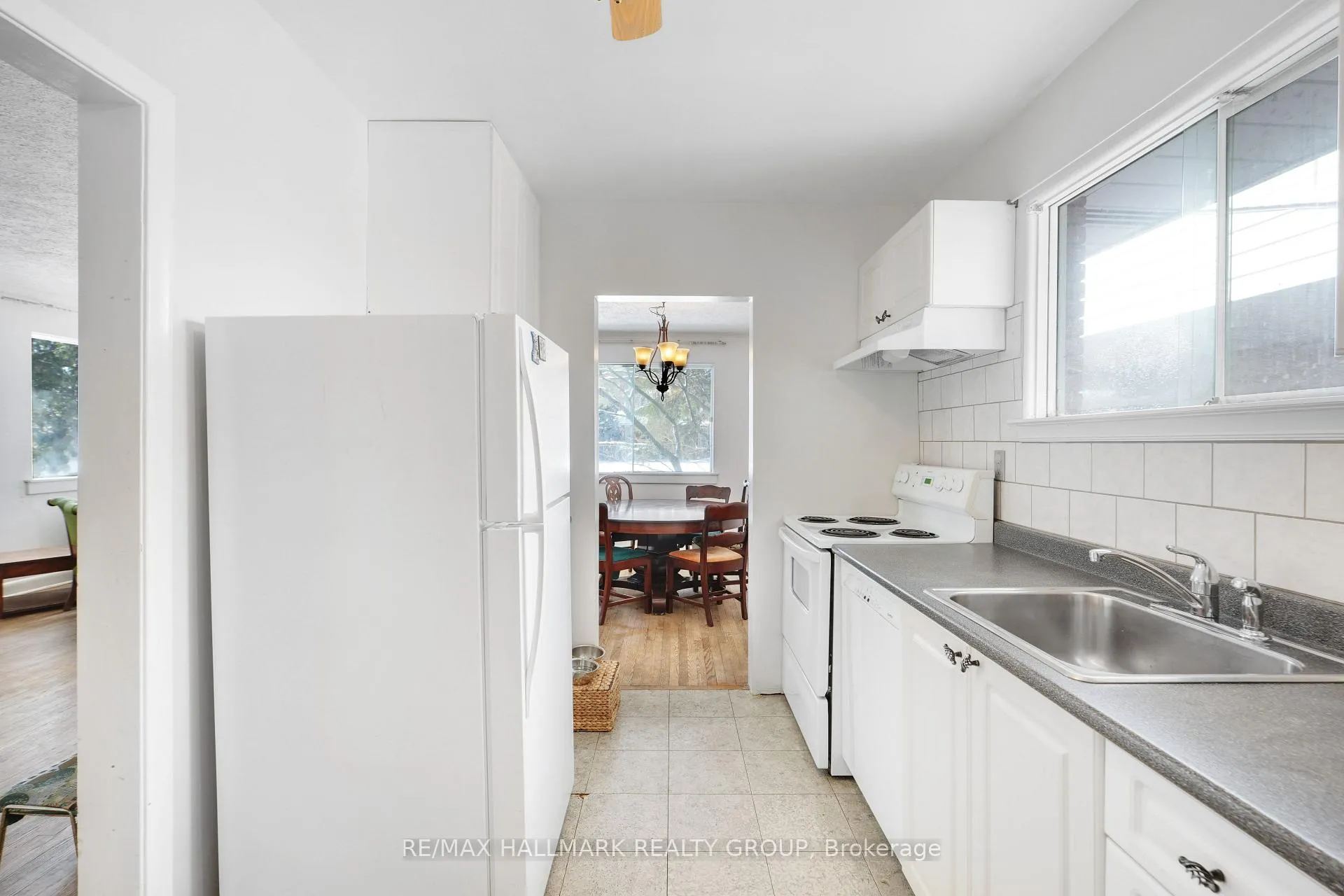 Photo 17 of 1289 Evans Boulevard, Ottawa, Alta Vista — HOMEH