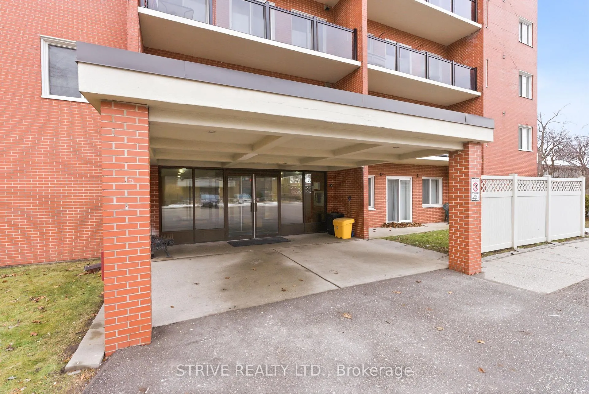 Photo 4 of Unit 408, 131 Taunton Road E, Oshawa, Centennial — HOMEH