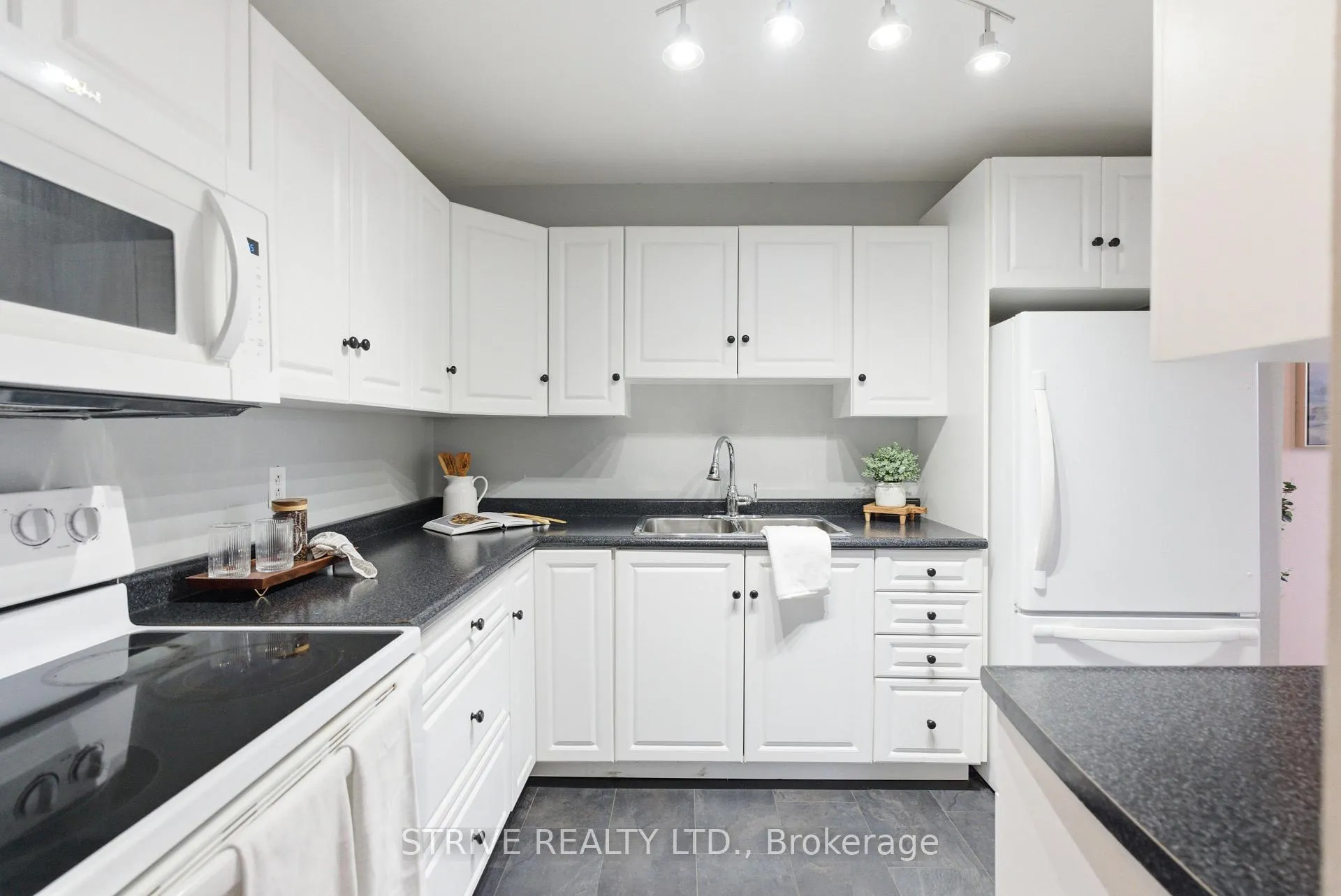 Photo 12 of Unit 408, 131 Taunton Road E, Oshawa, Centennial — HOMEH