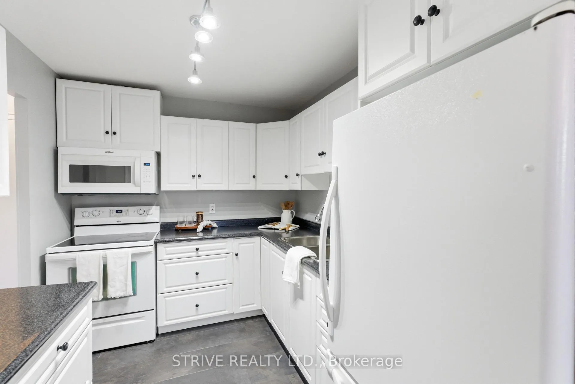 Photo 13 of Unit 408, 131 Taunton Road E, Oshawa, Centennial — HOMEH